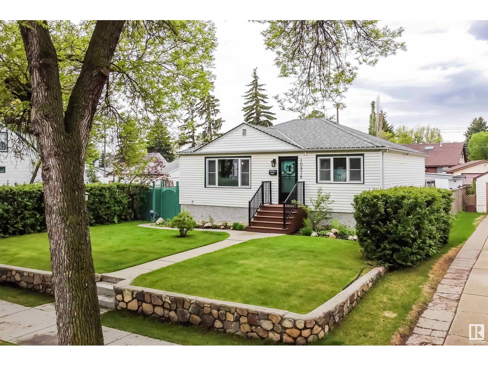 Edmonton, AB T5M1K2,10978 135 ST NW