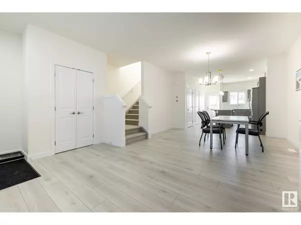 Edmonton, AB T6X3H9,407 27 ST SW