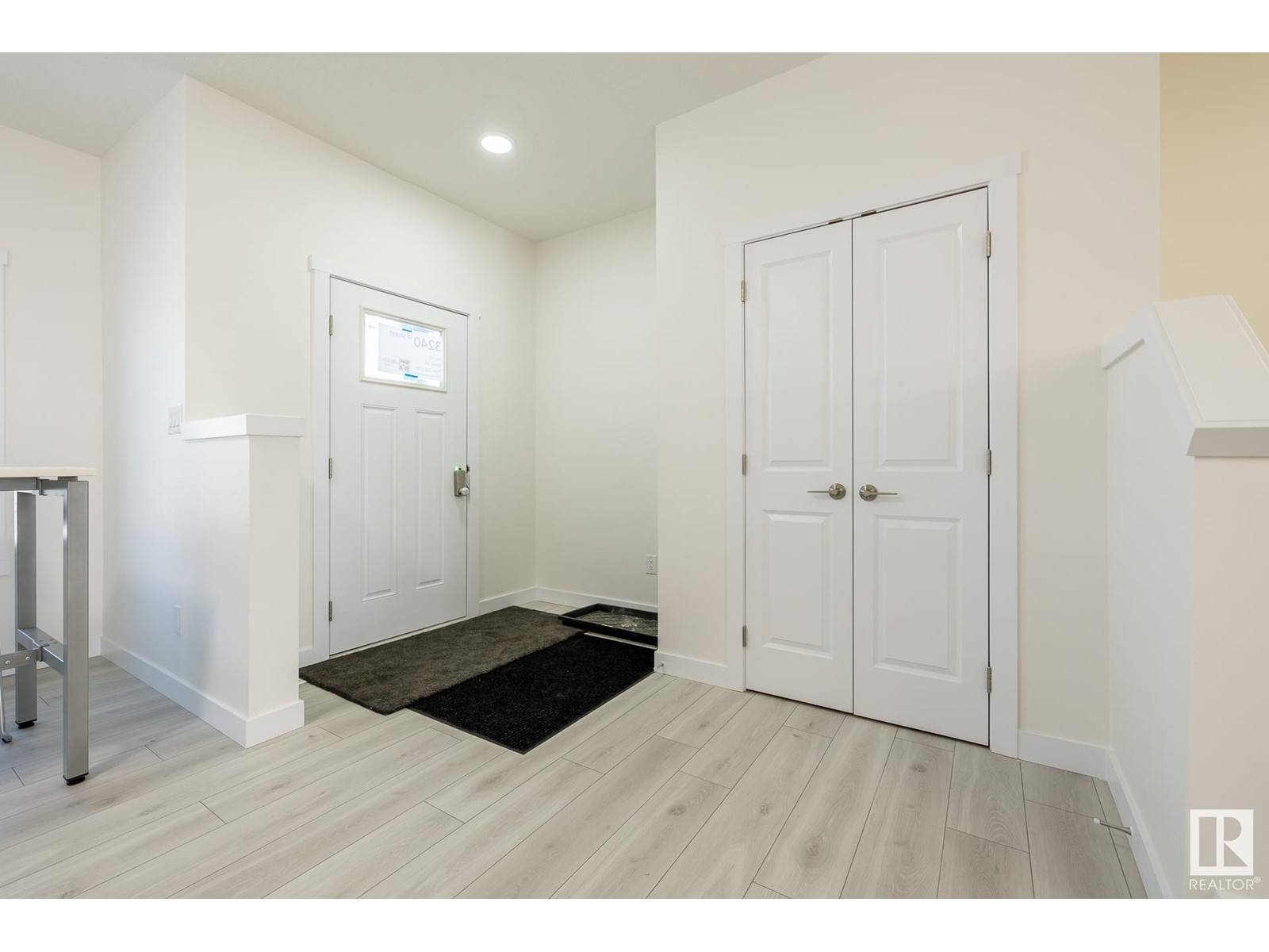 Edmonton, AB T6X3H9,407 27 ST SW