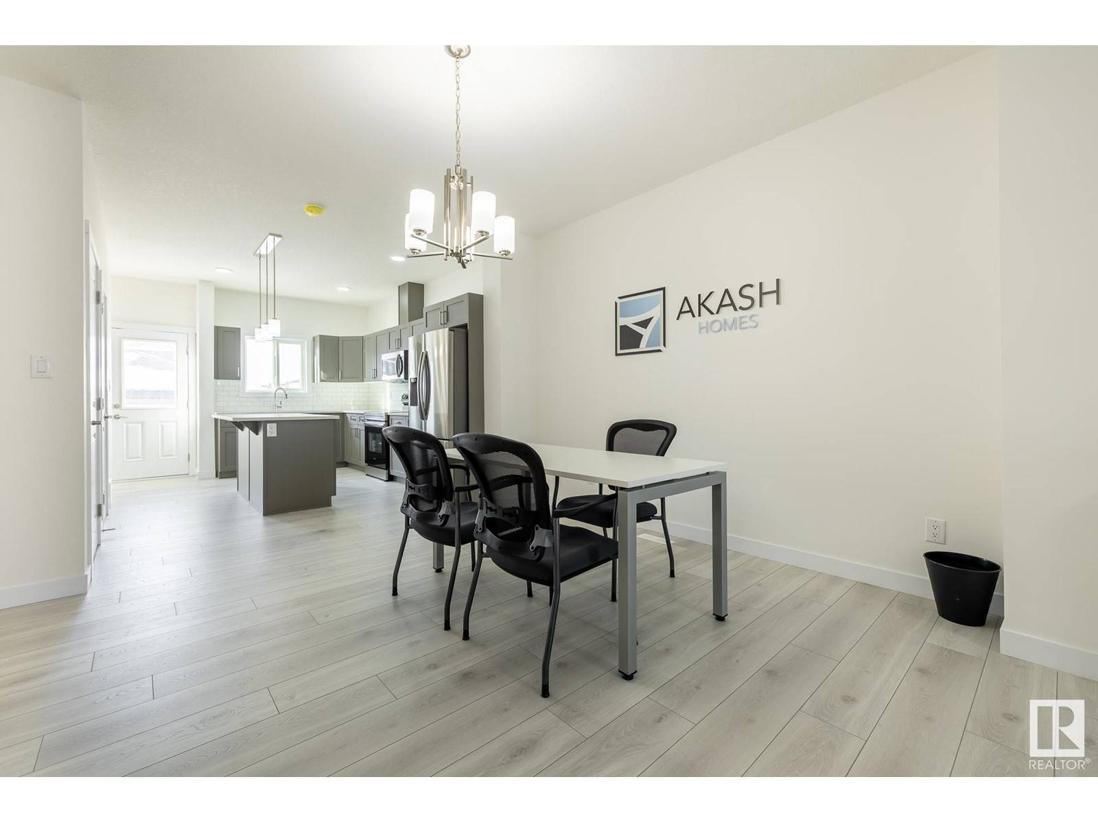 Edmonton, AB T6X3H9,407 27 ST SW