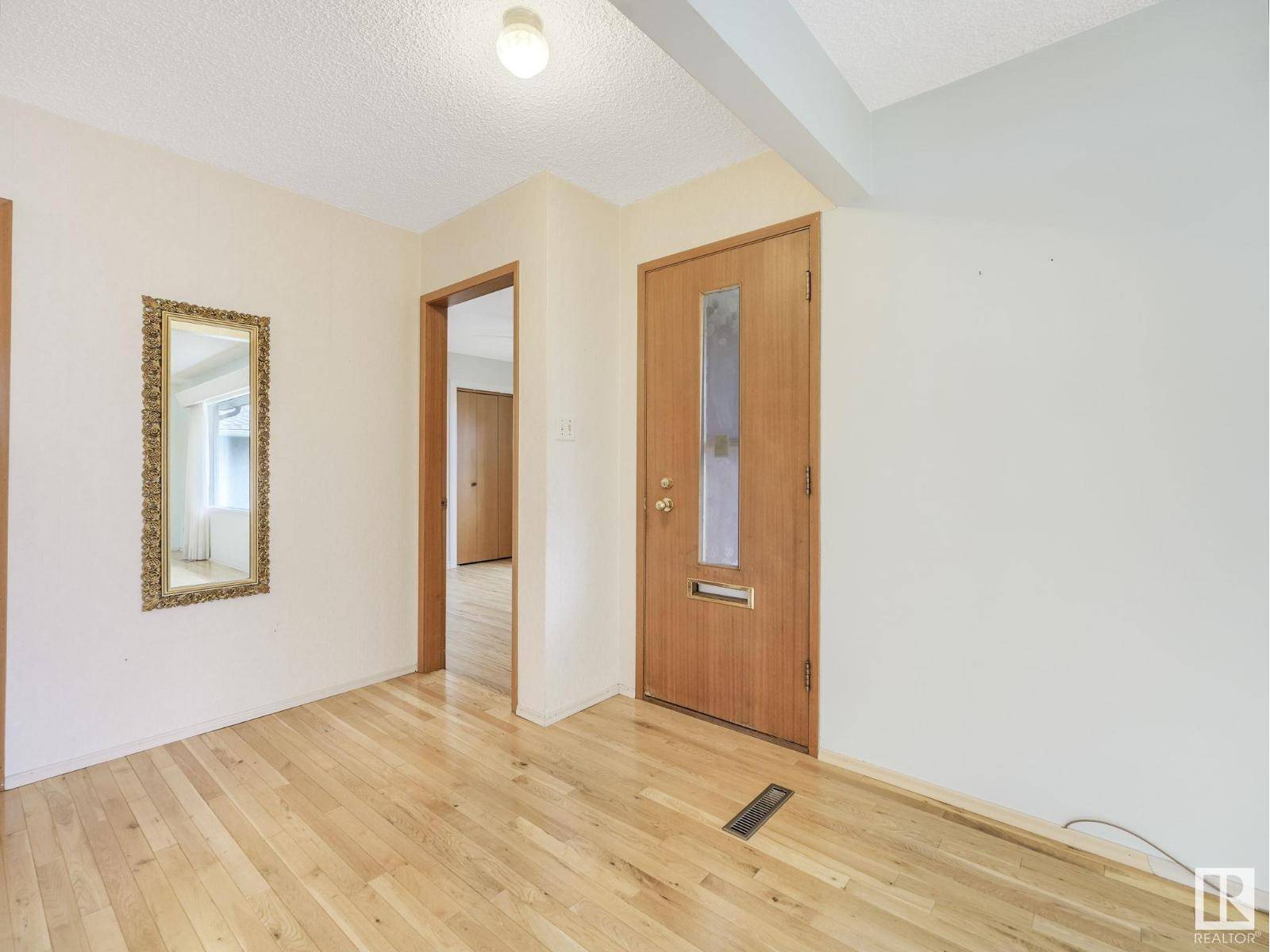 Edmonton, AB T5C2J4,7847 135A AV NW