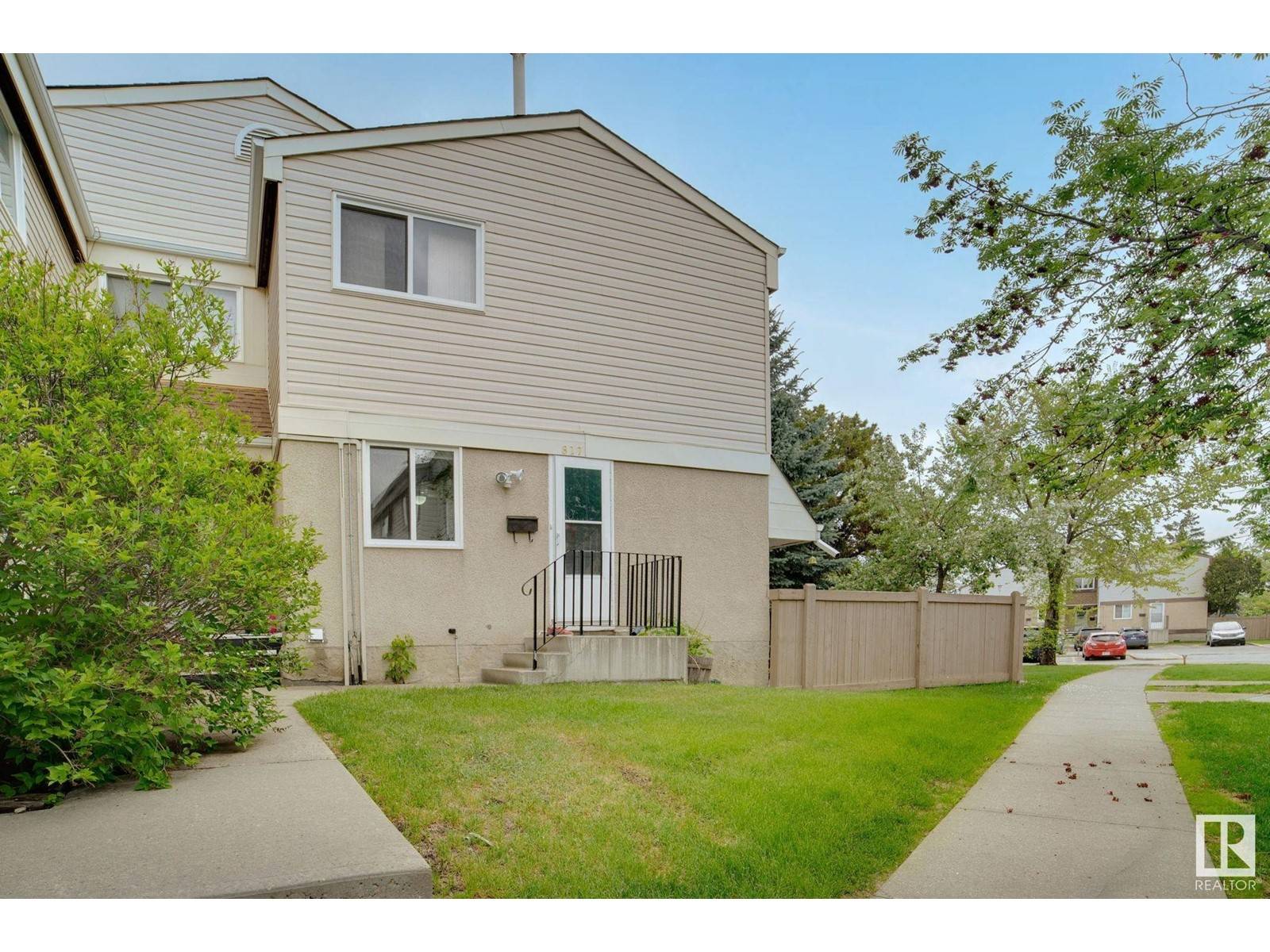 Edmonton, AB T5T1M6,827 Erin PL NW