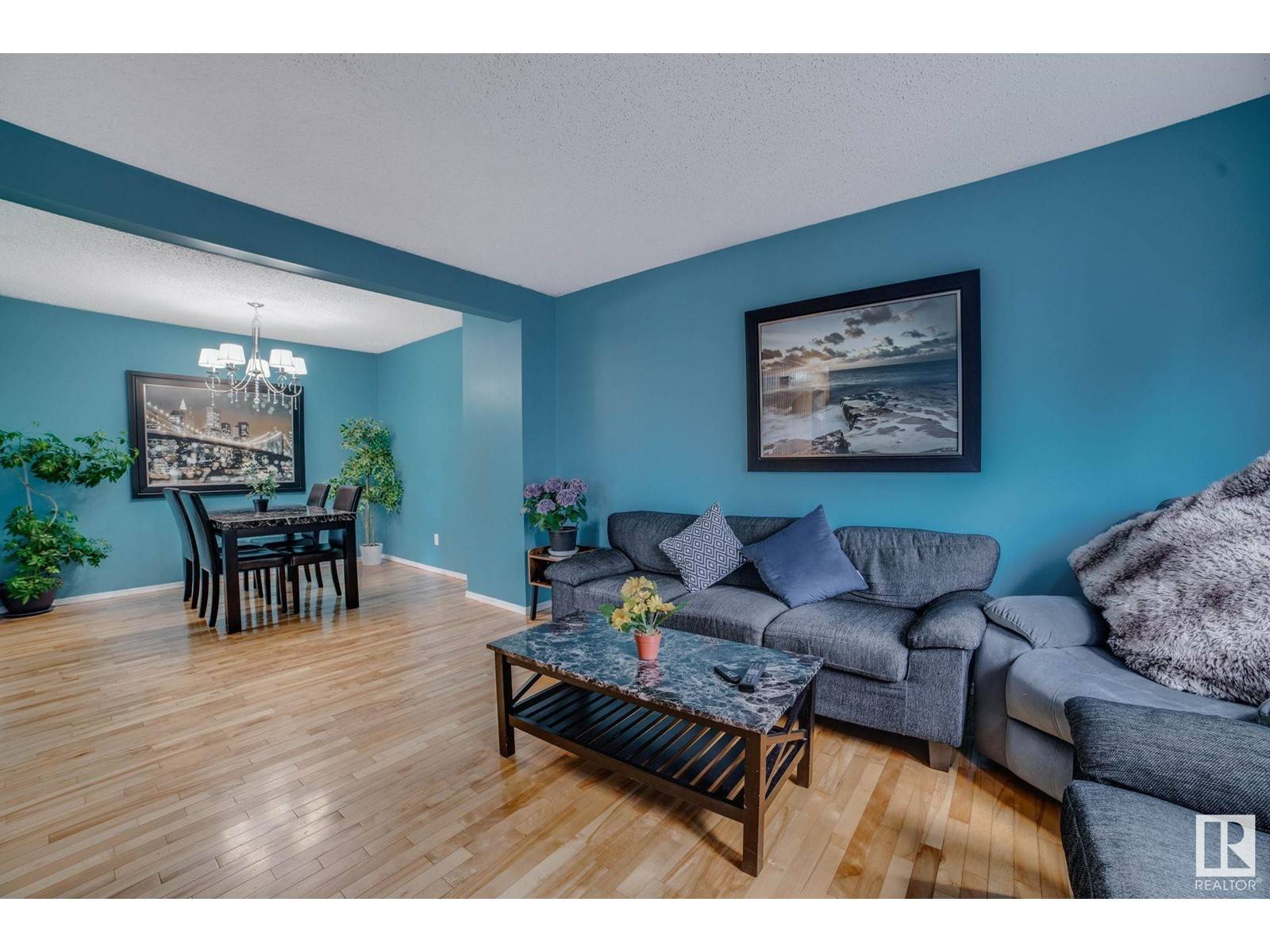 Edmonton, AB T5T1M6,827 Erin PL NW