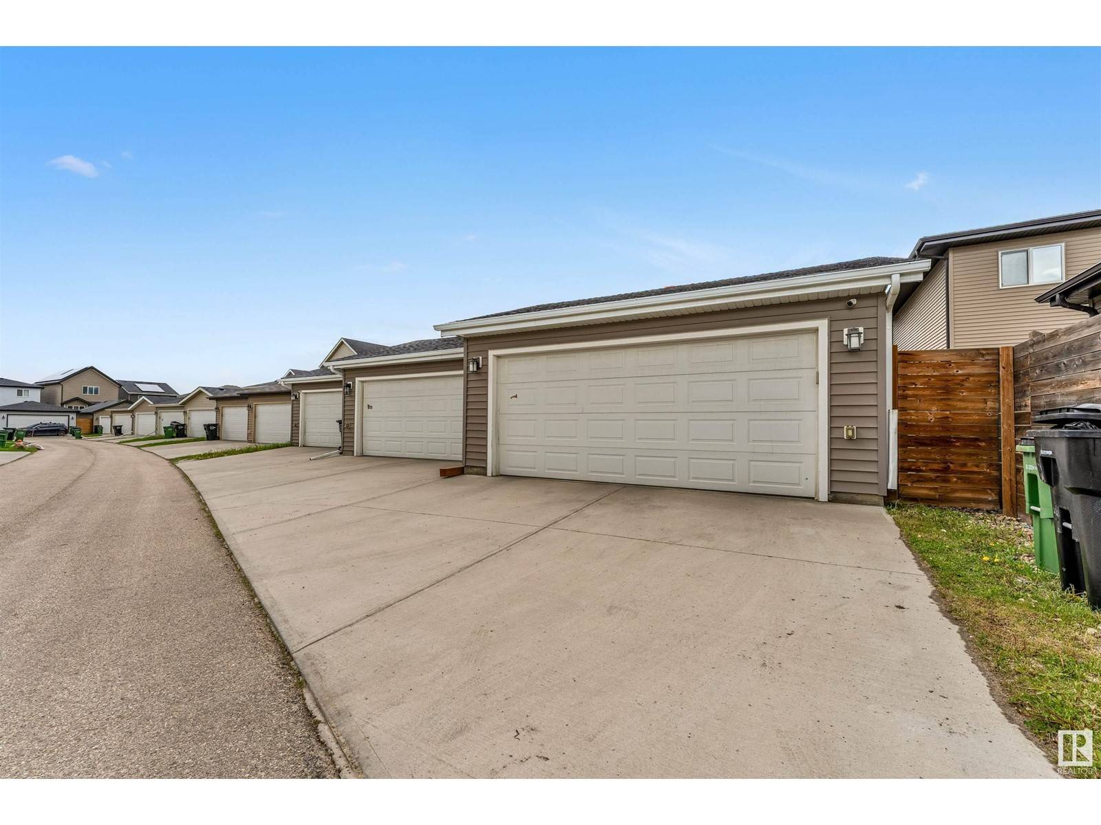 Edmonton, AB T6X2G5,366 CHARLESWORTH DR SW