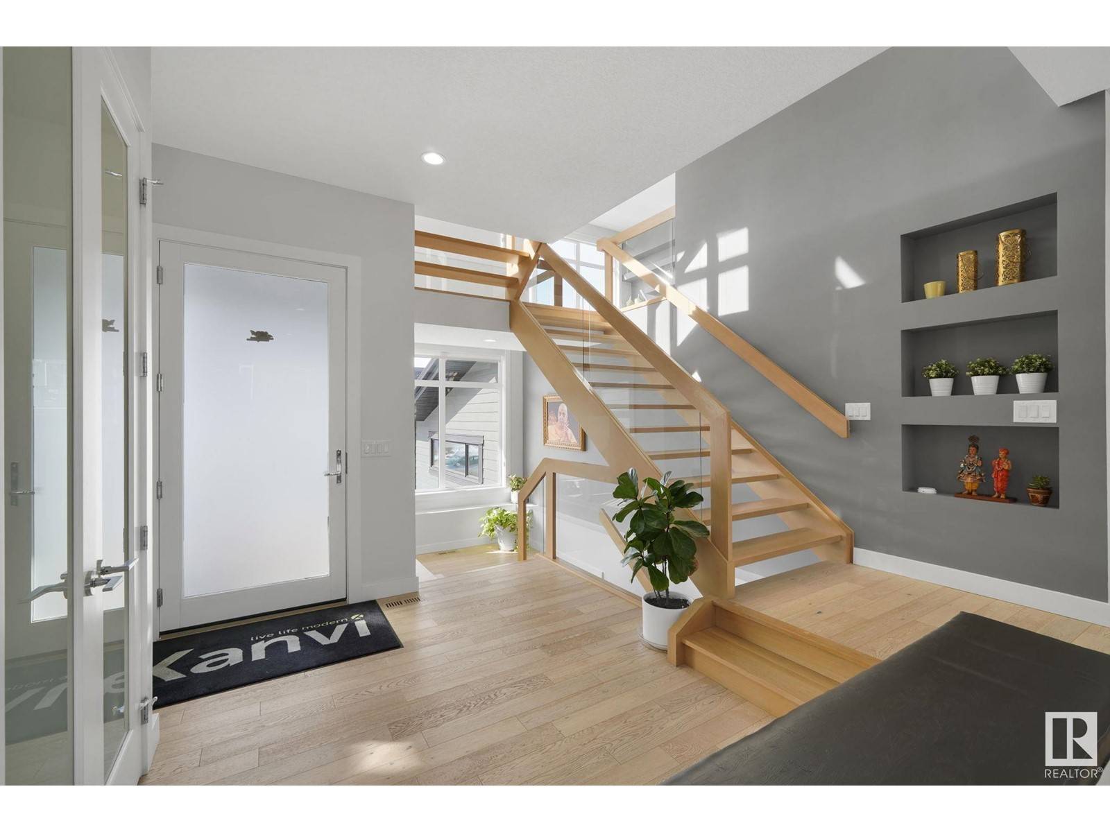 Edmonton, AB T6W3B6,1313 HAINSTOCK WY SW SW