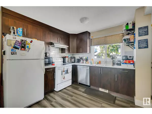 Edmonton, AB T6L2C1,5526 19A AVE NW NW