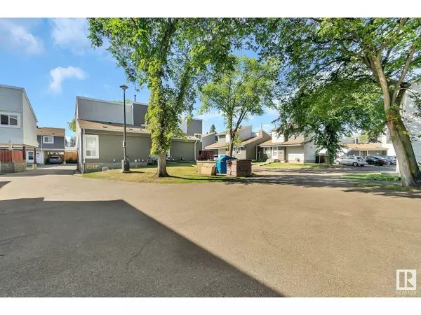 Edmonton, AB T6L2C1,5526 19A AVE NW NW