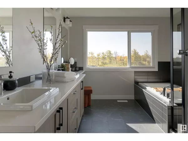 Edmonton, AB T6M3G8,2346 Egret WY NW