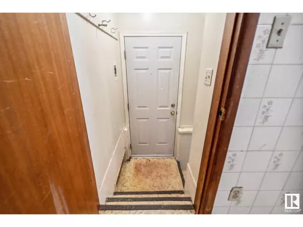 Edmonton, AB T5W2L4,12125 40 ST NW
