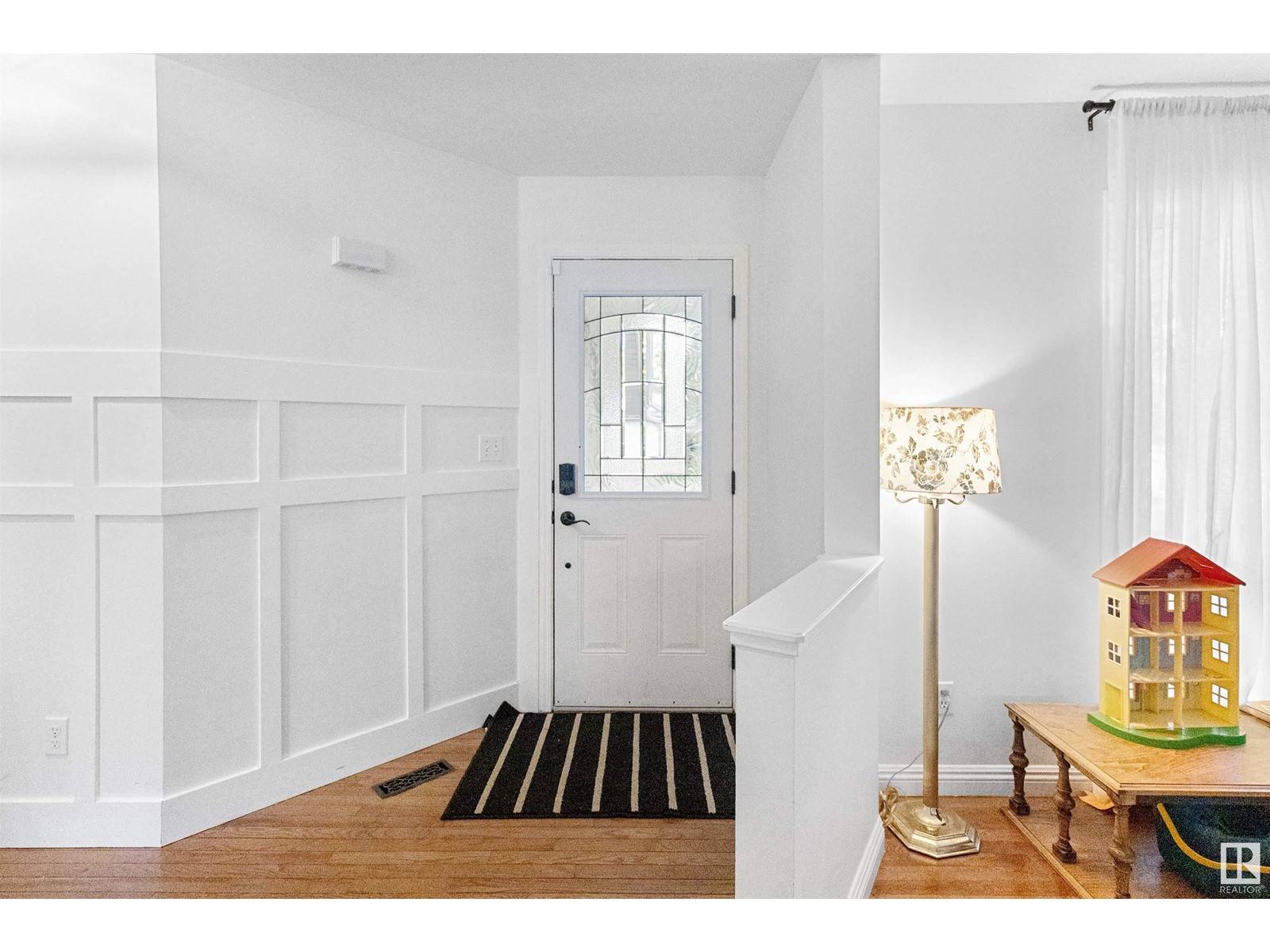 Sherwood Park, AB T8H1W2,160 LILAC LN