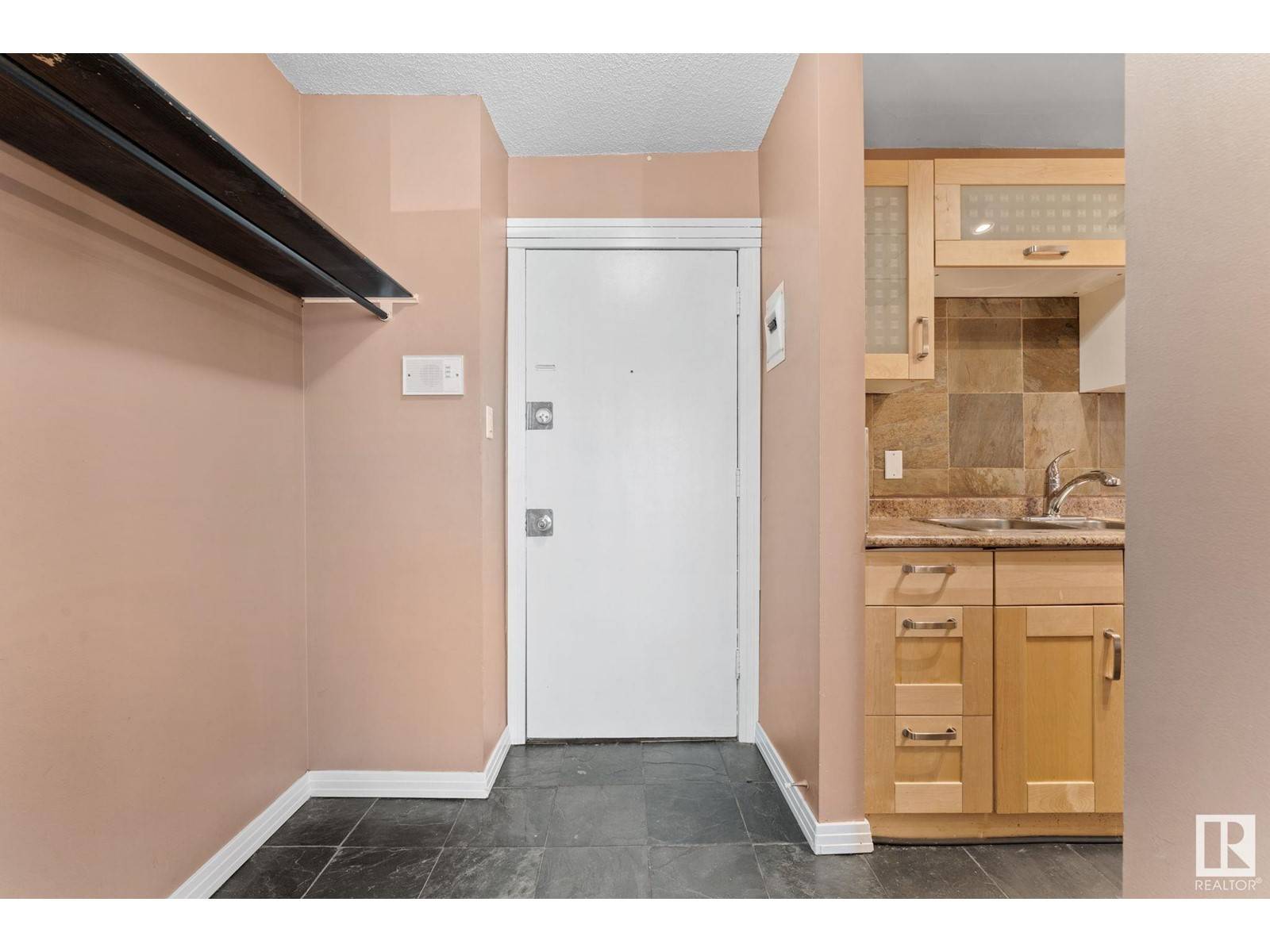 Edmonton, AB T5N1M8,#9 10620 122 ST NW