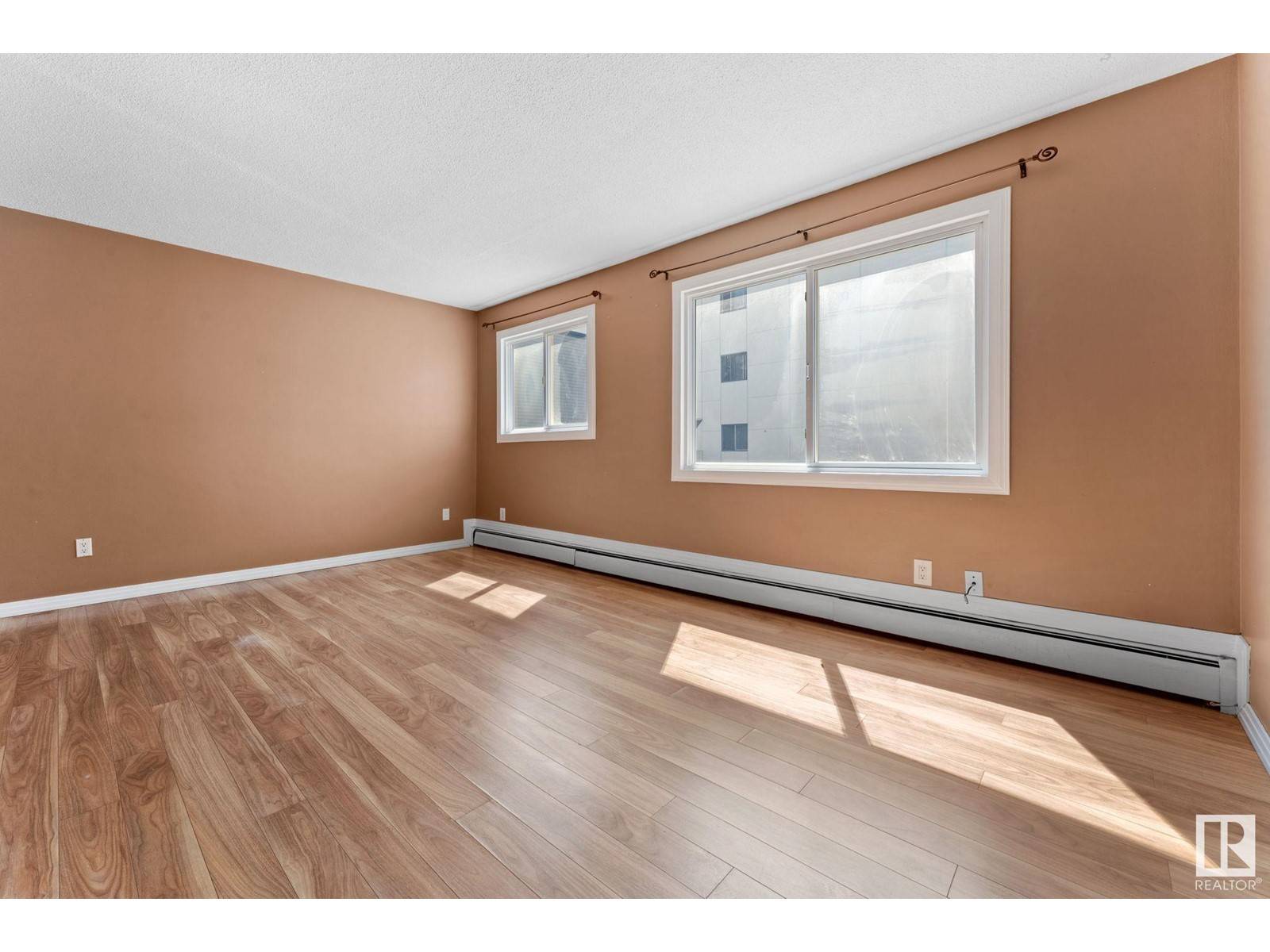 Edmonton, AB T5N1M8,#9 10620 122 ST NW