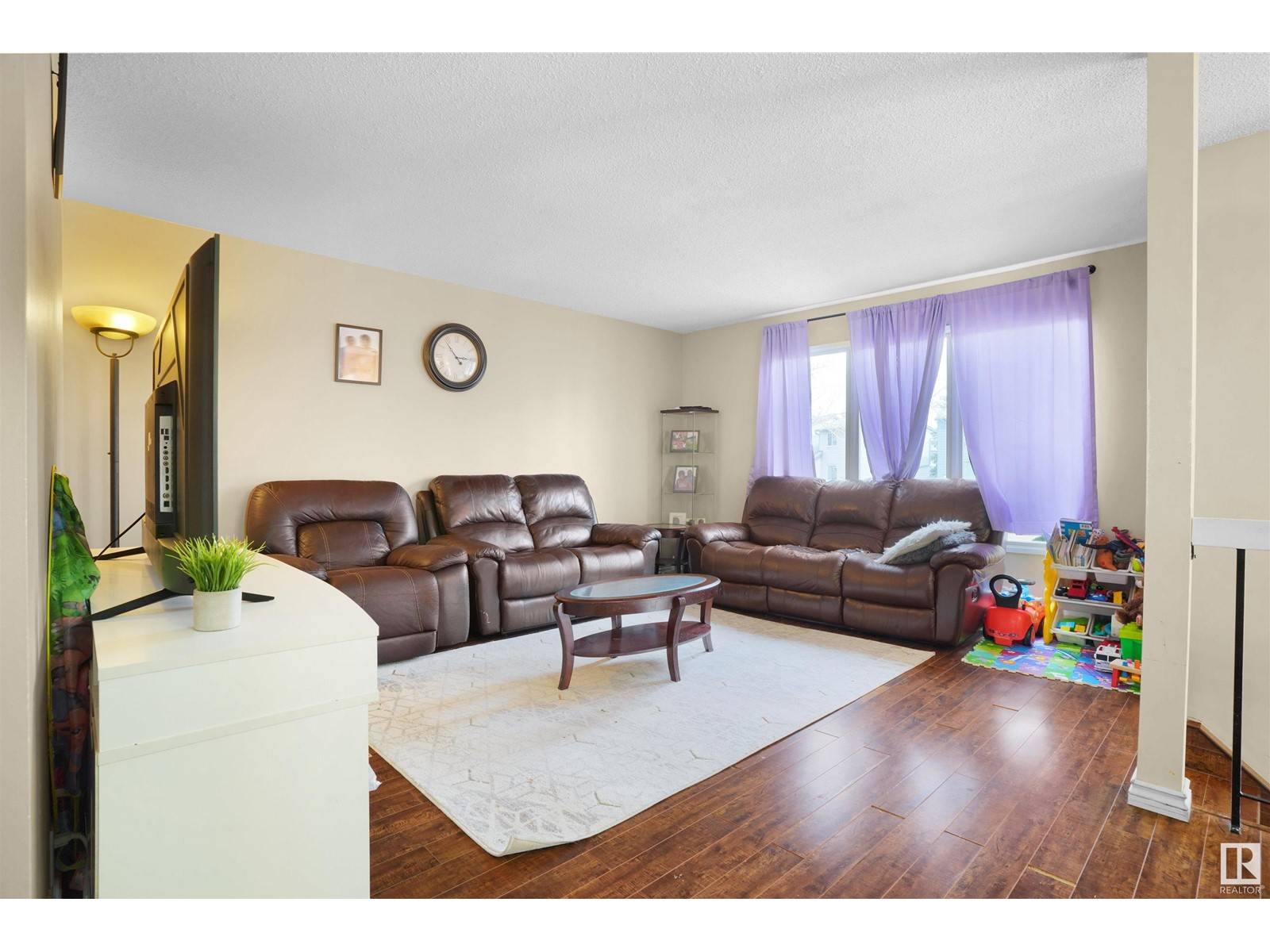 Edmonton, AB T5Y1P1,14204 32 ST NW