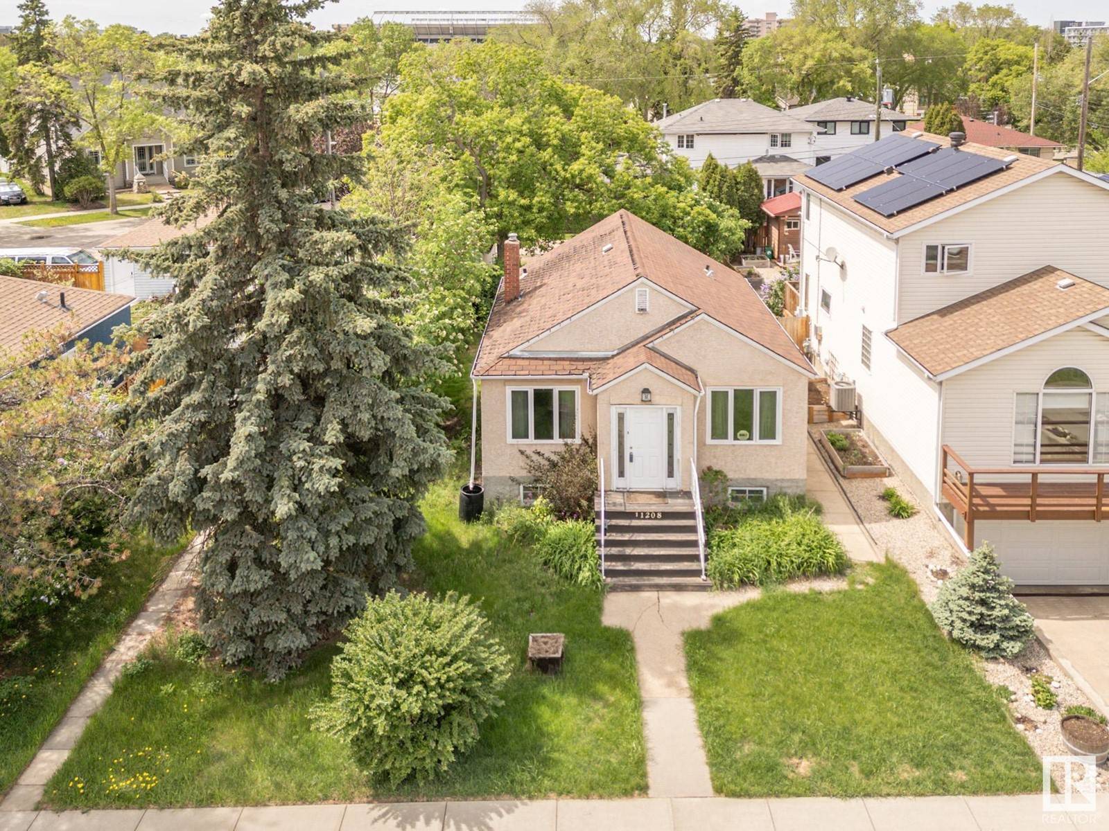 Edmonton, AB T5B2J7,11208 79 ST NW NW