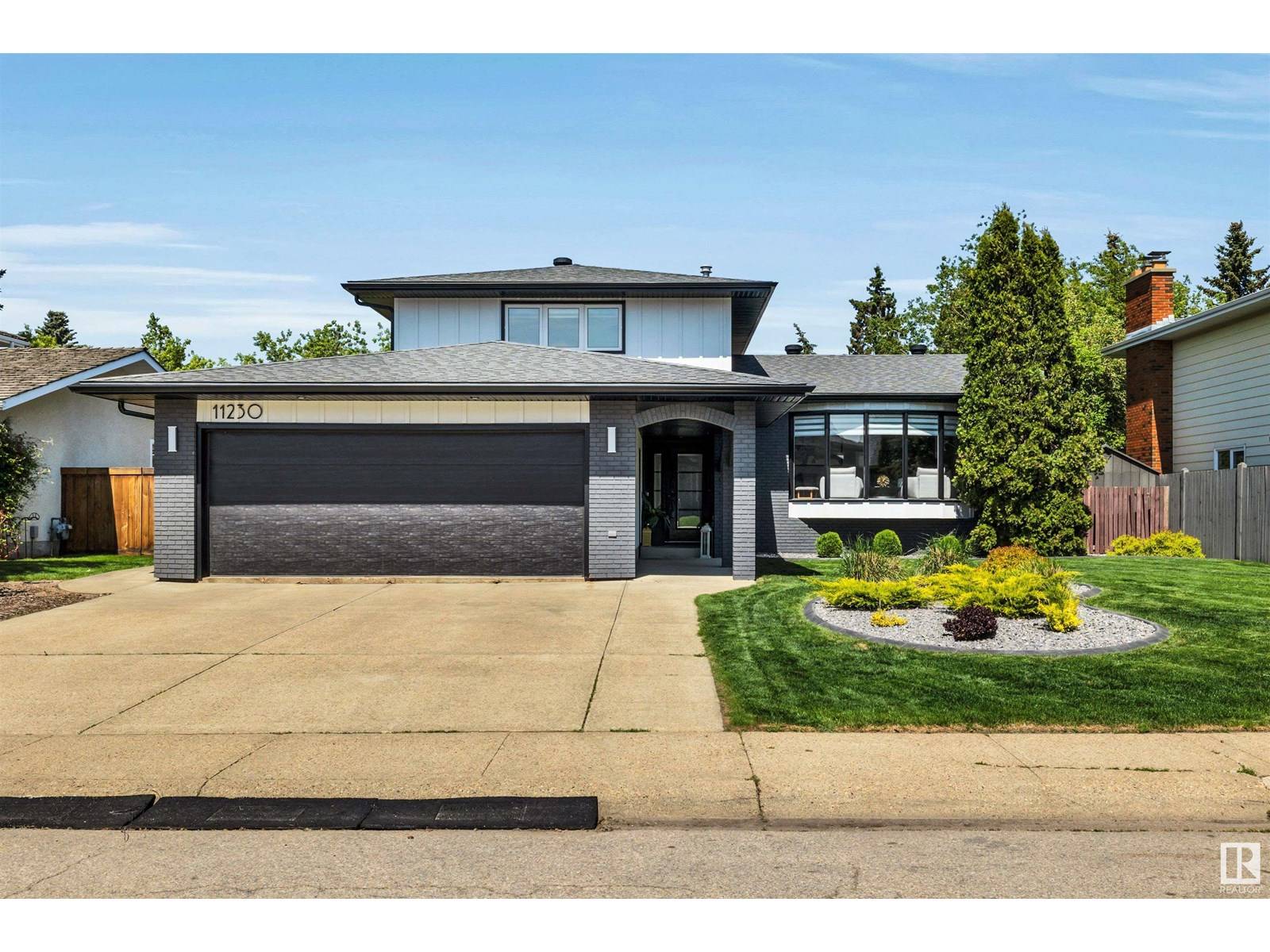 Edmonton, AB T6J3M5,11230 34A AV NW