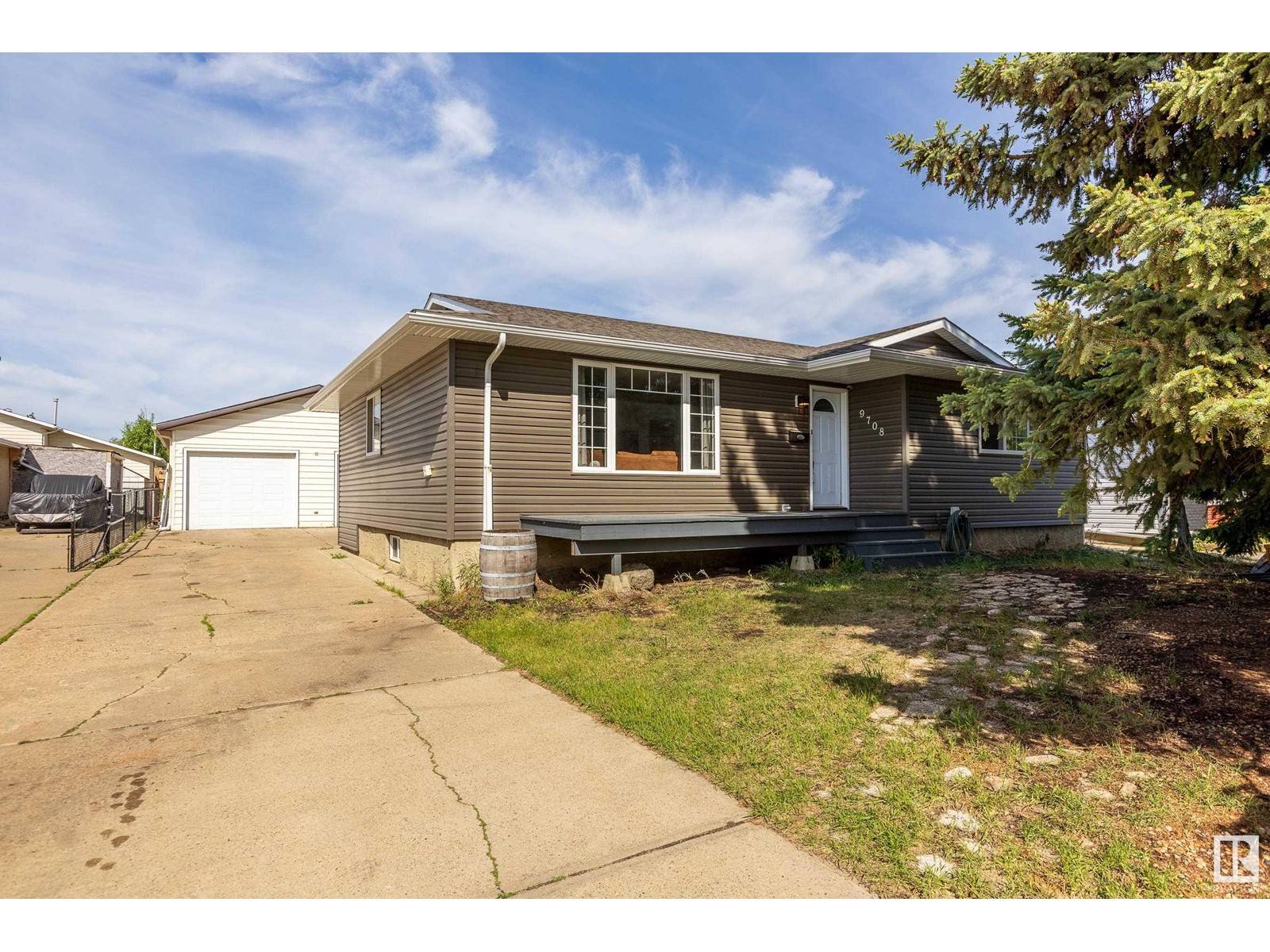 9708 MORINVILLE DR, Morinville, AB T8R1J2