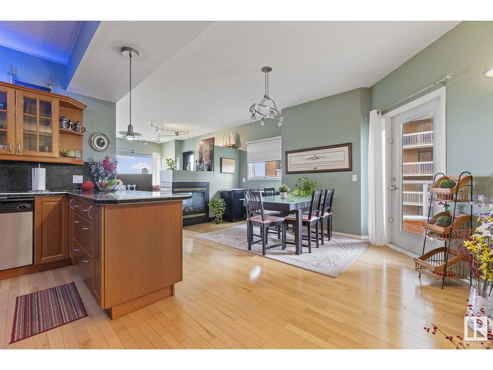 Edmonton, AB T5K2W3,#801 9708 110 ST NW