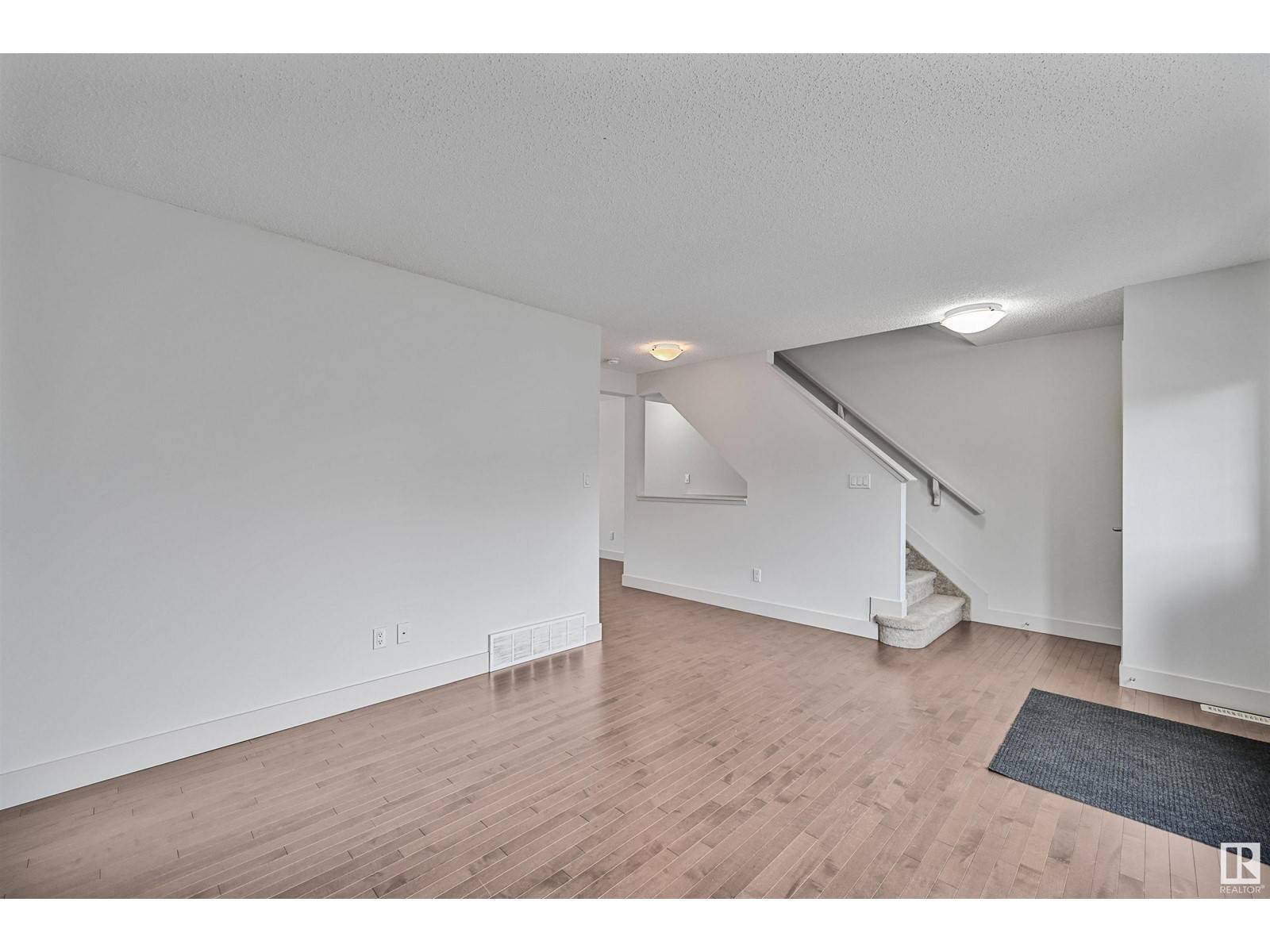 Edmonton, AB T6T1A5,#35 2922 MAPLE WY NW