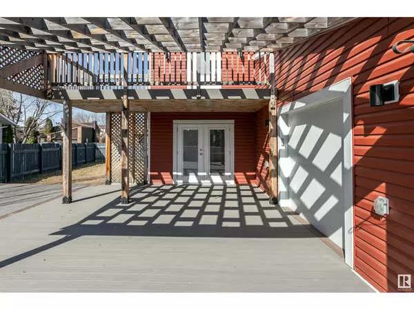 Edmonton, AB T6J5E4,10503 25 AV NW