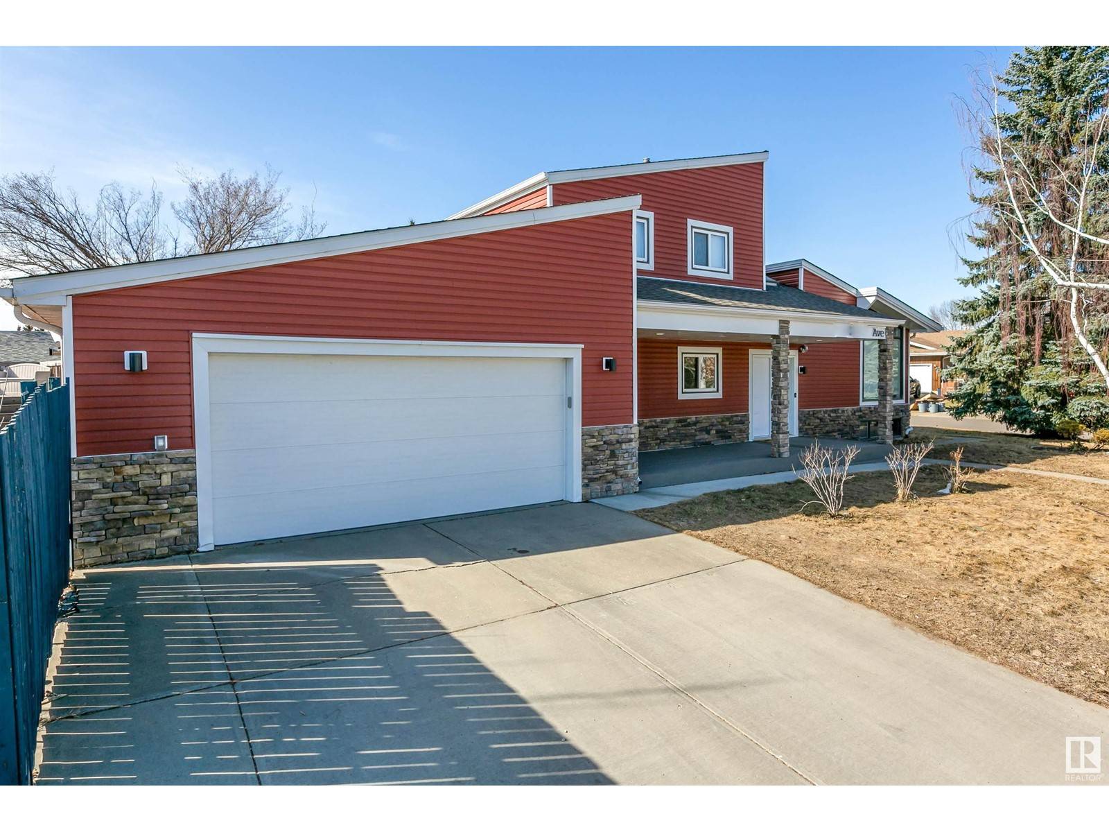 10503 25 AV NW, Edmonton, AB T6J5E4