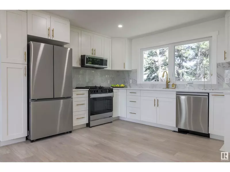 19 GRENFELL AV, St. Albert, AB T8N0Y9