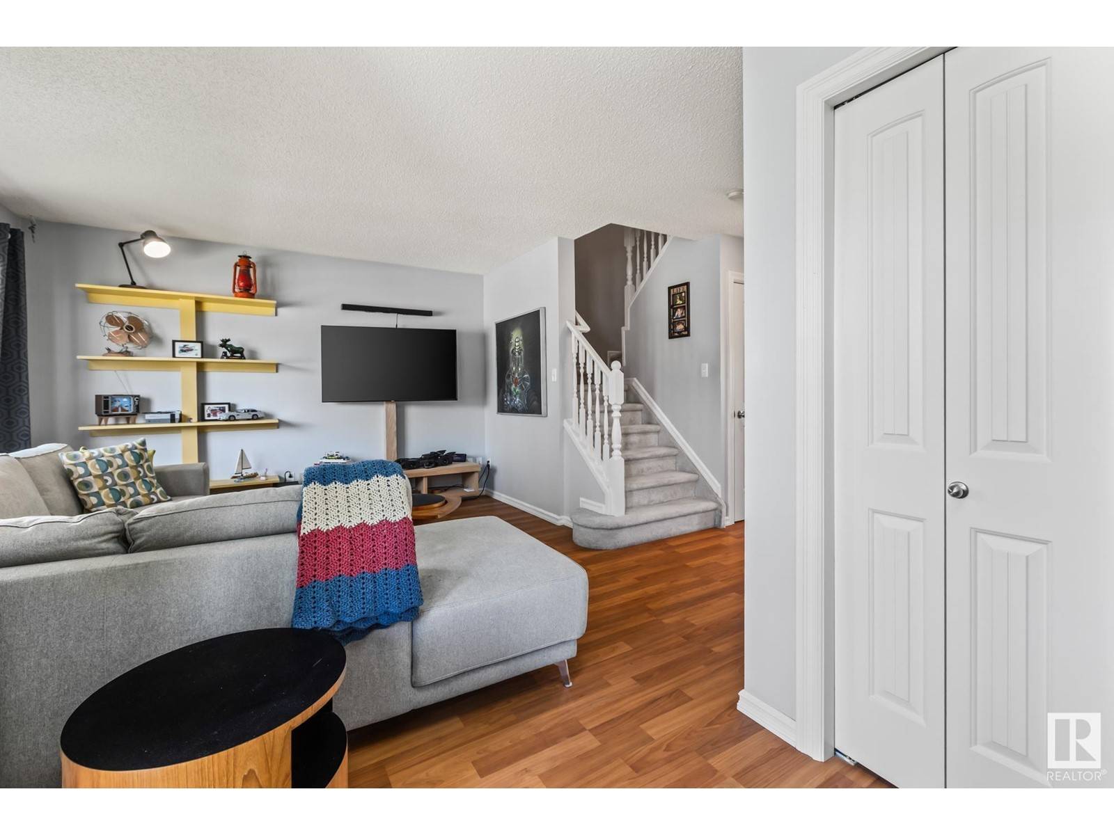 Edmonton, AB T6X0C1,118 63 ST SW