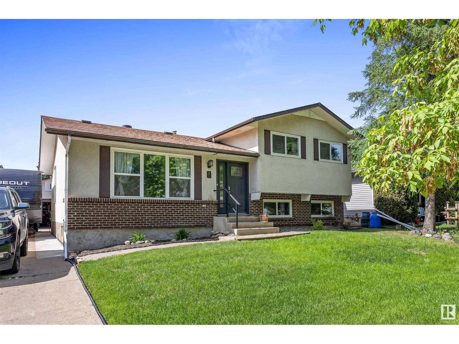 7 AMBER CR, St. Albert, AB T8N2J2