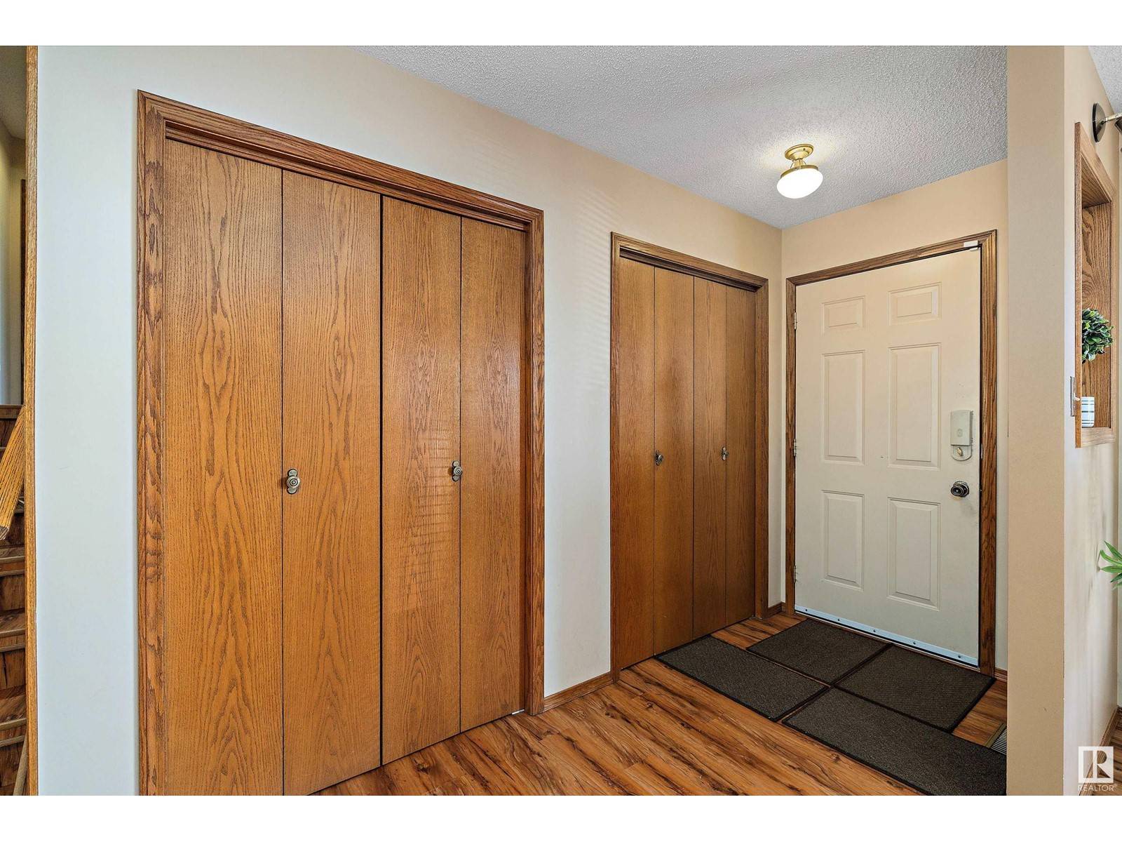 Edmonton, AB T5W5B9,4312 124 AV NW