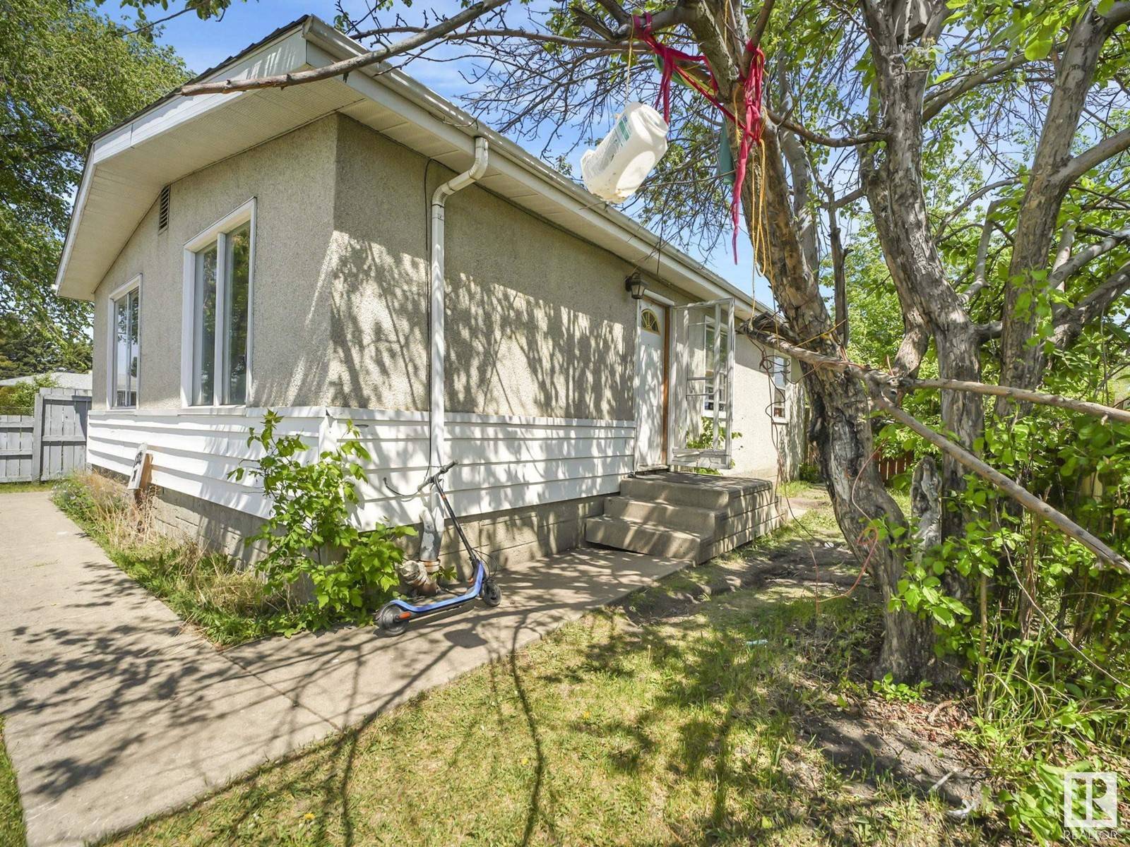 Edmonton, AB T5C0W8,12723 74 ST NW