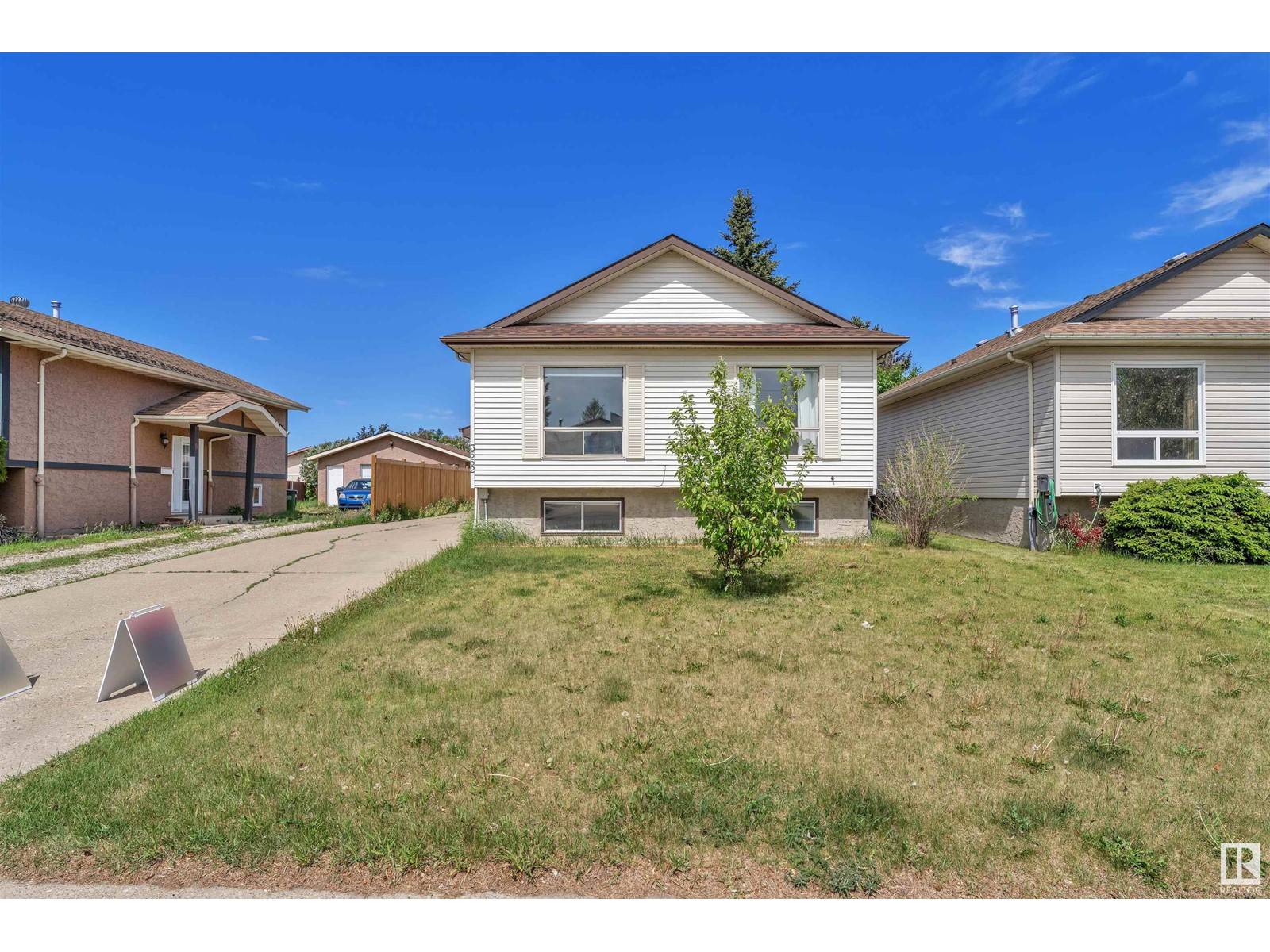 3552 12A AV NW, Edmonton, AB T6L3L5