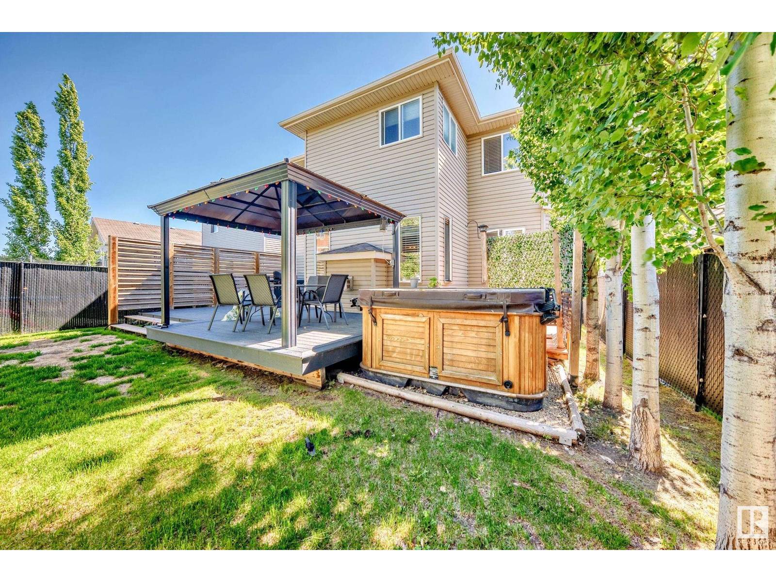 Edmonton, AB T5Y0B6,15522 47A ST NW