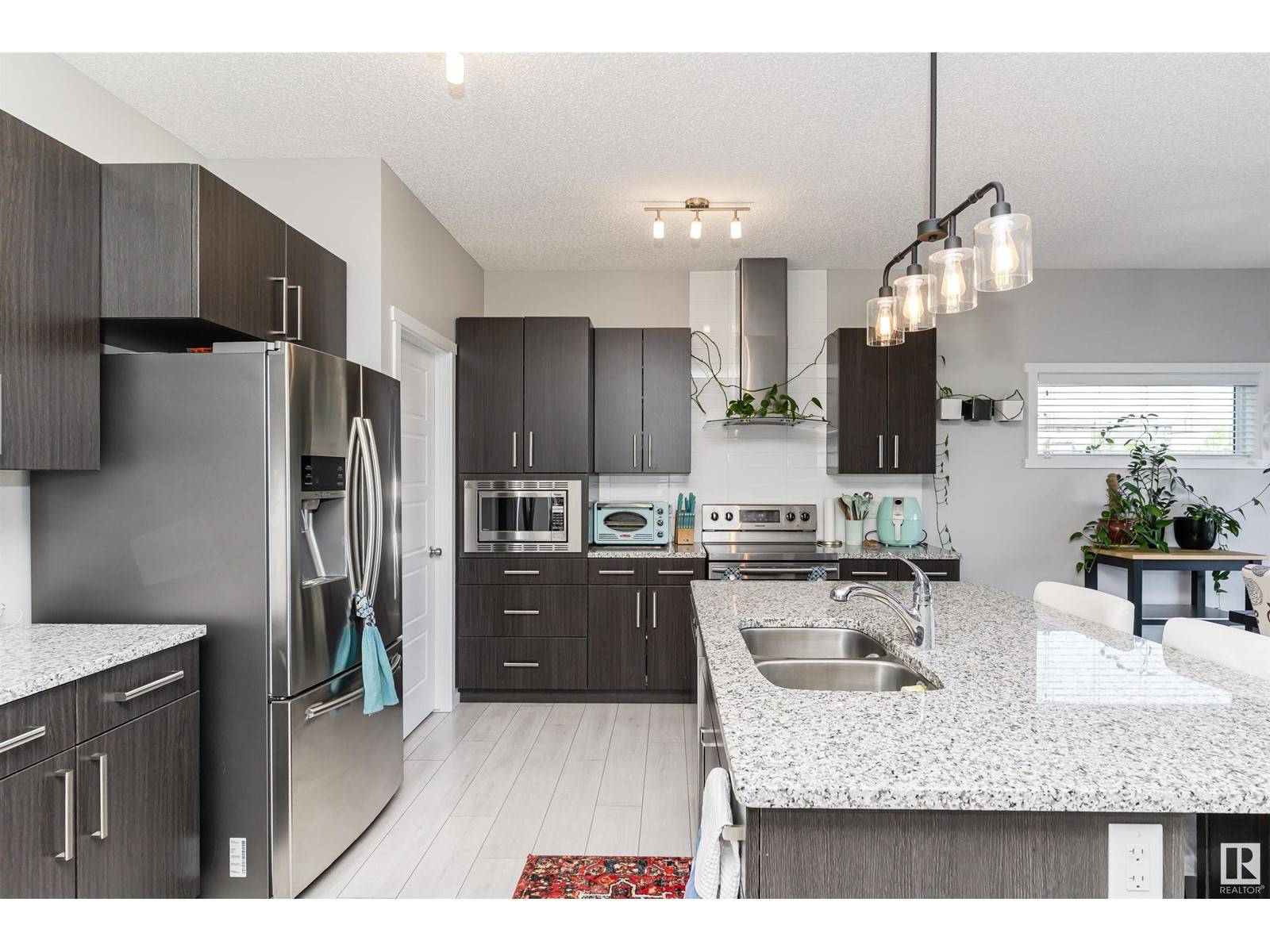 Edmonton, AB T5Y0Z7,4214 171A AV NW