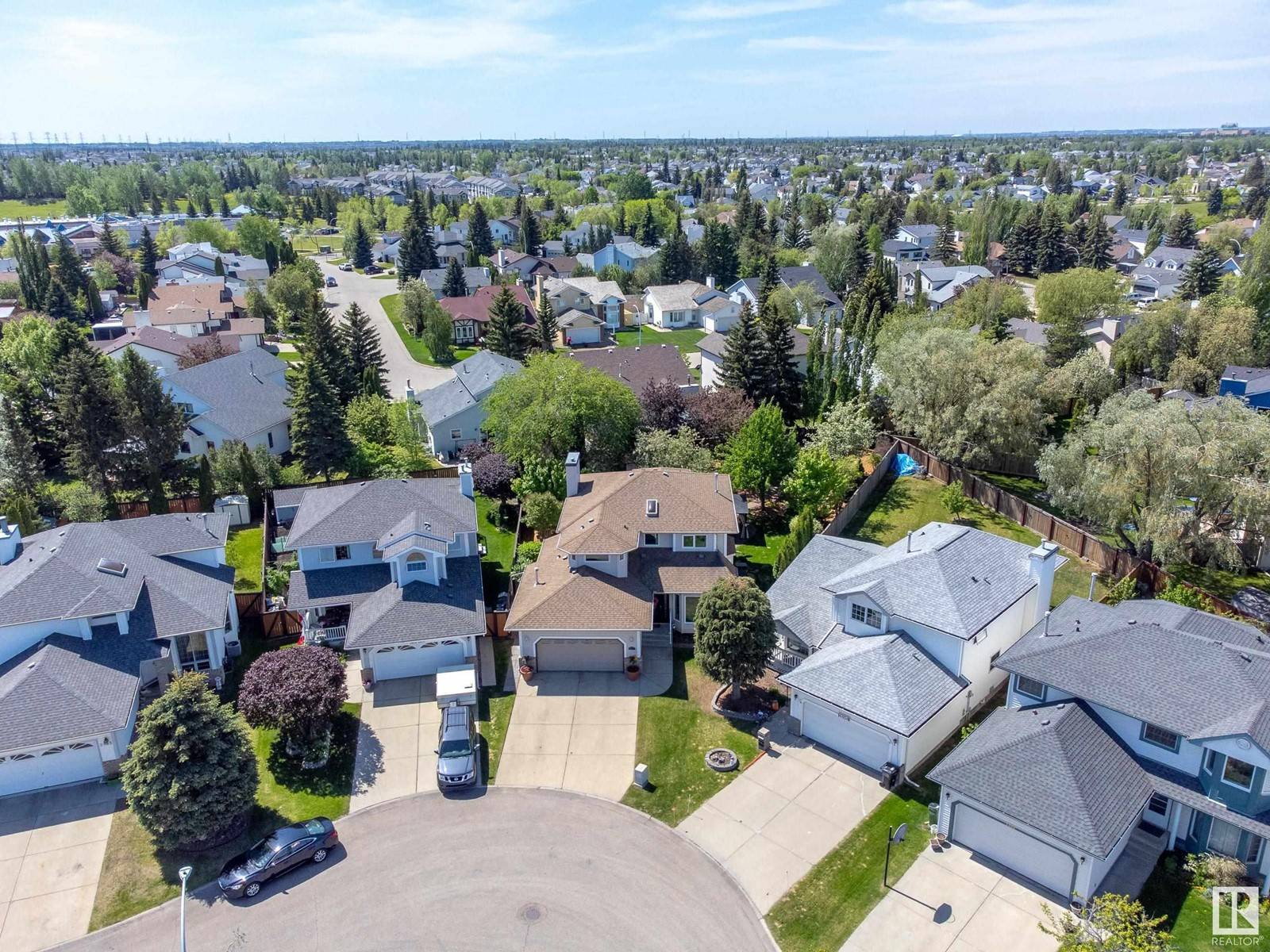 Edmonton, AB T6T1G9,2863 44 AV NW