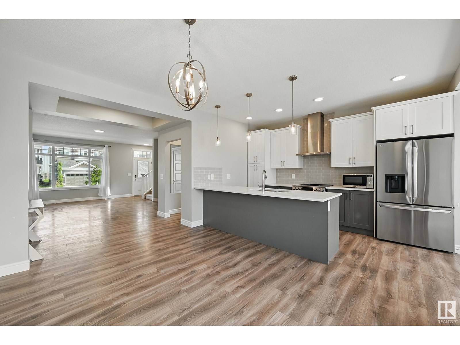 Edmonton, AB T6W4P9,16703 30 AV SW