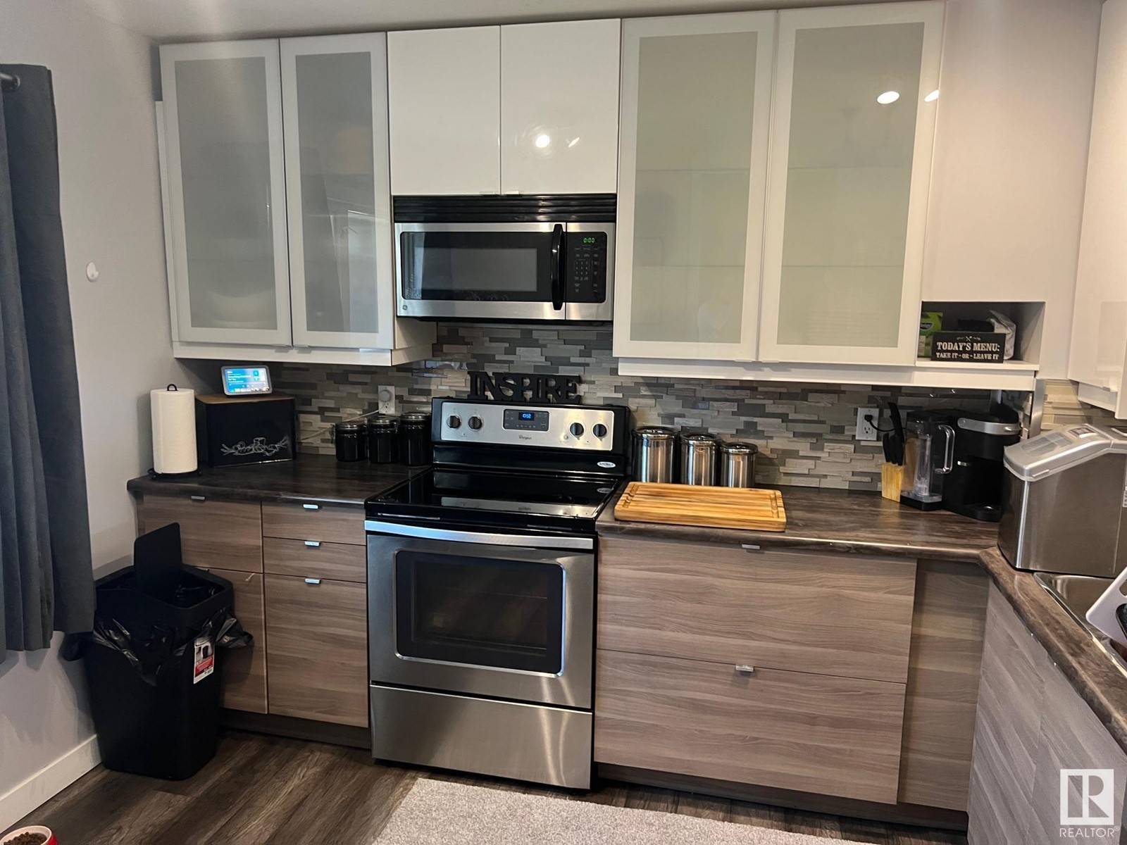 Edmonton, AB T5Y1T2,3279 139 AV NW