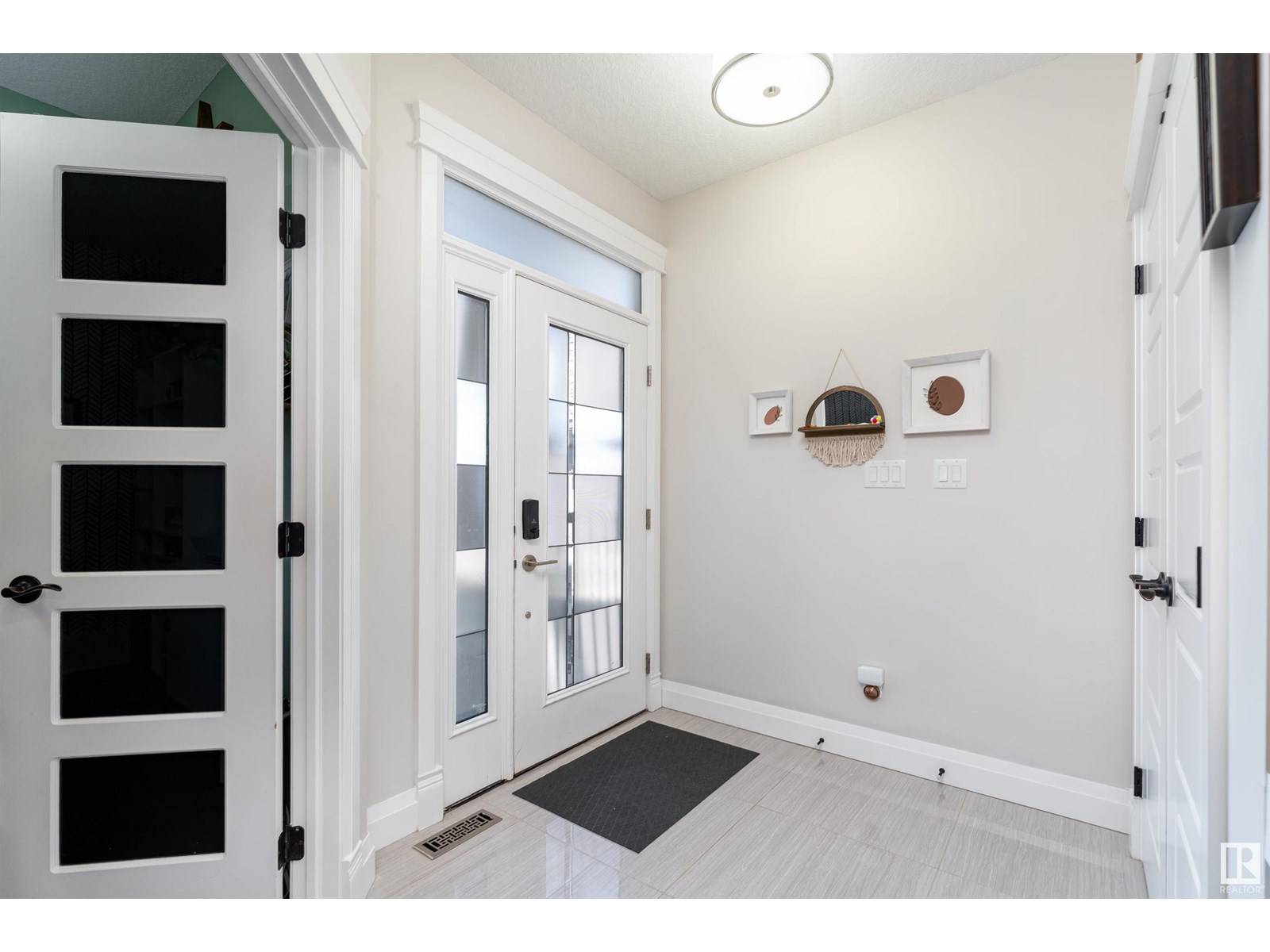 Edmonton, AB T6V0H9,529 ALBANY WY NW