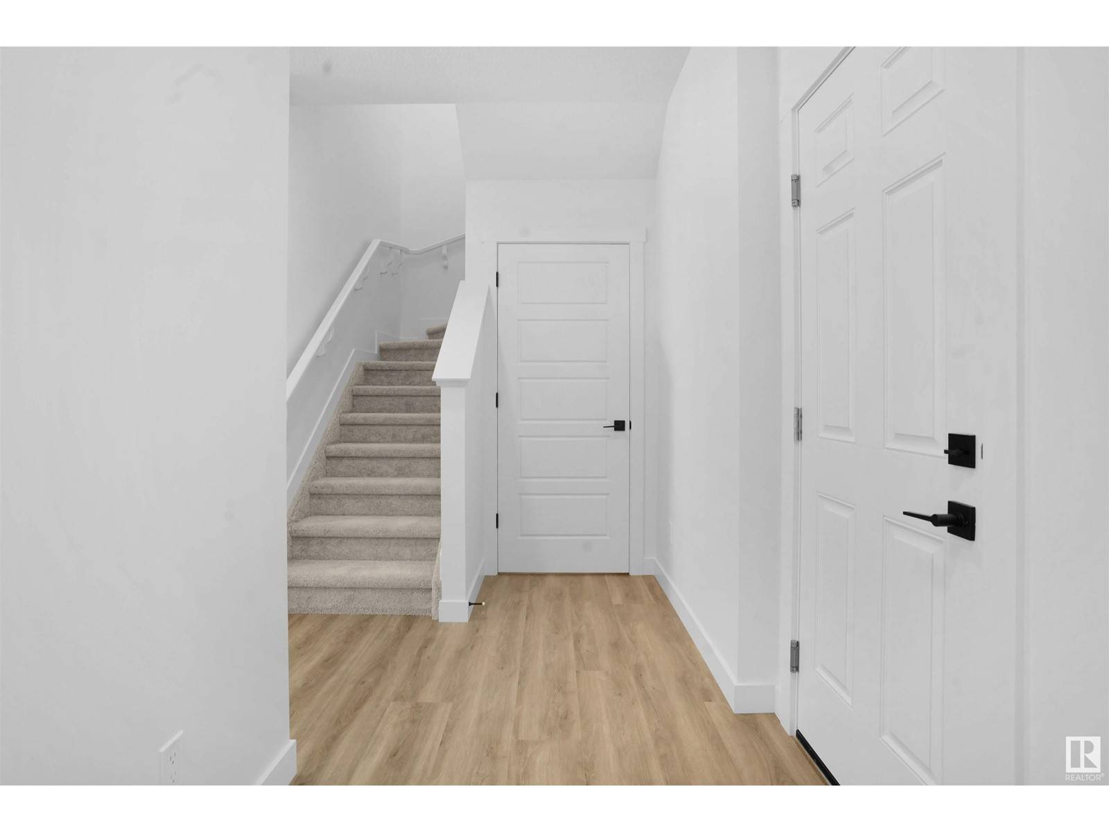 Edmonton, AB T6M3E4,4020 208 St NW