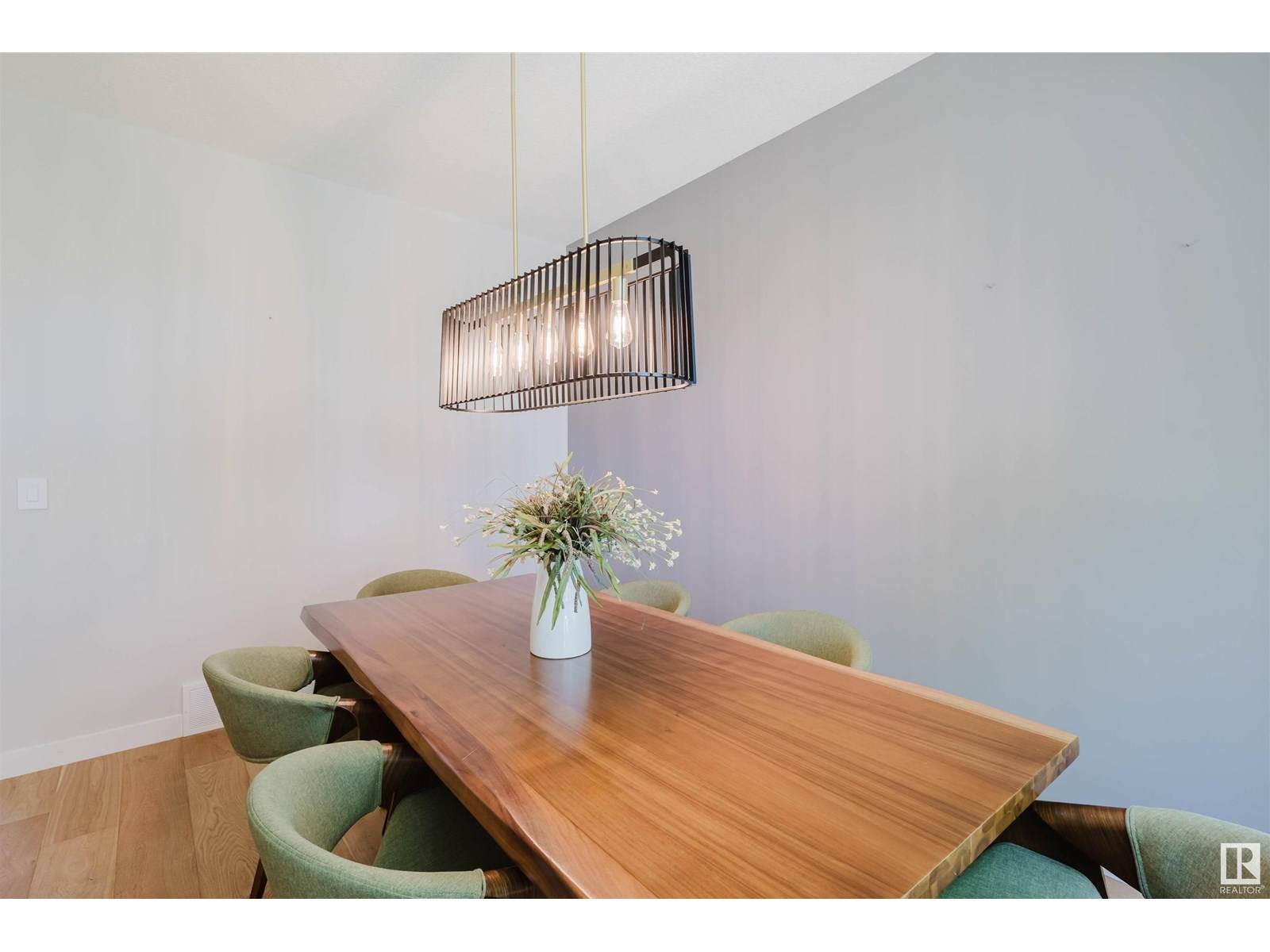 Edmonton, AB T6C2W3,9214 81 ST NW
