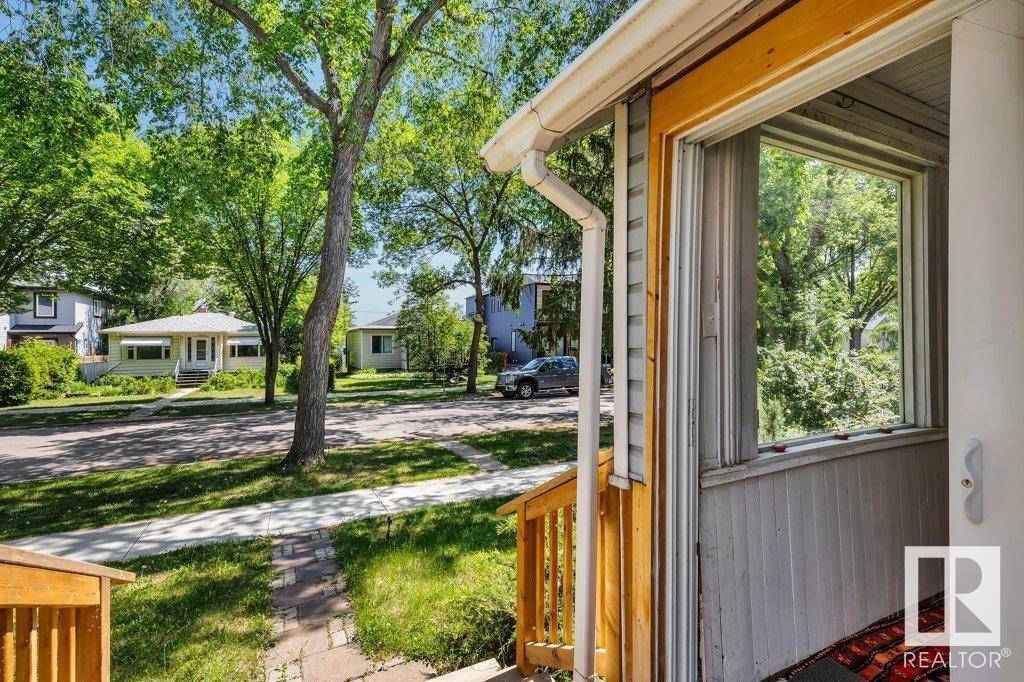 Edmonton, AB T5M0C1,11512 122 ST NW