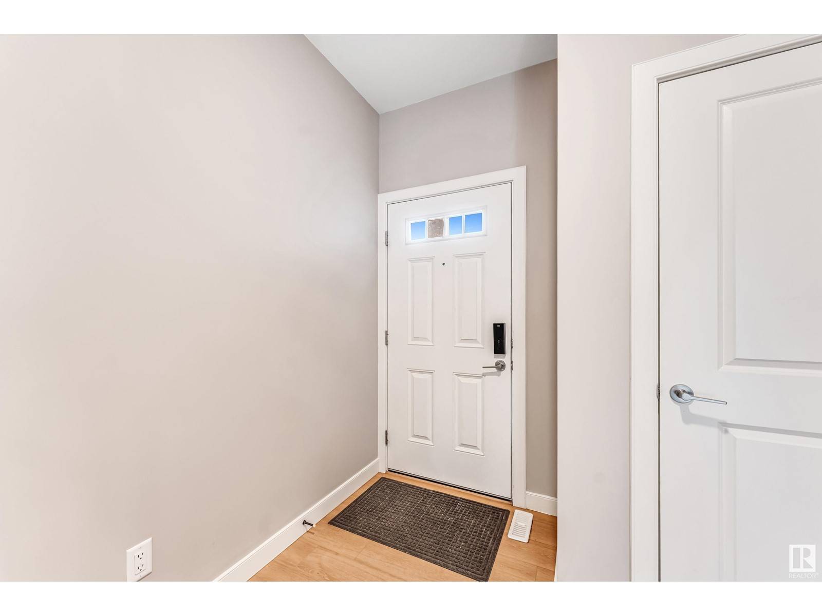 Edmonton, AB T6X2Z6,9474 PEAR CR SW