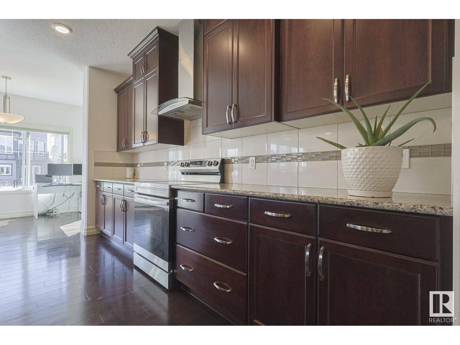 Edmonton, AB T6W2V3,3247 ABBOTT CR SW