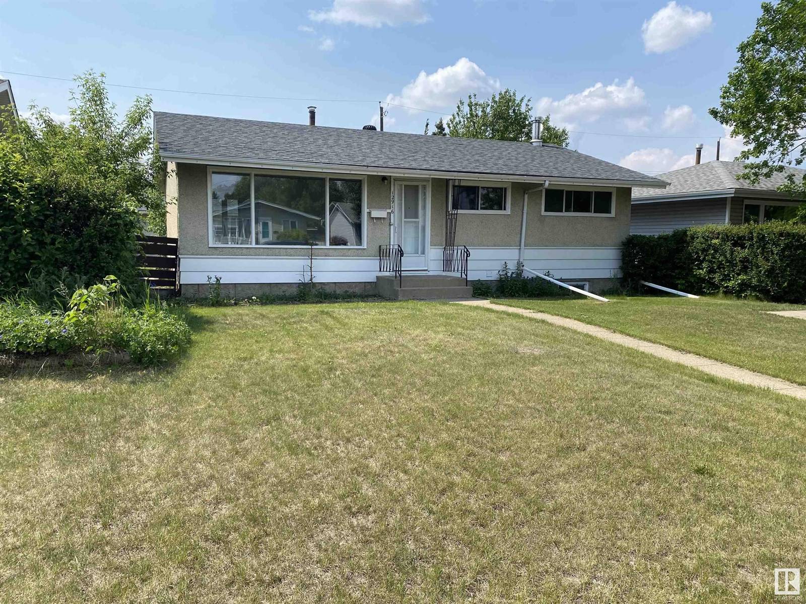 12916 135 ST NW, Edmonton, AB T5L1Y2