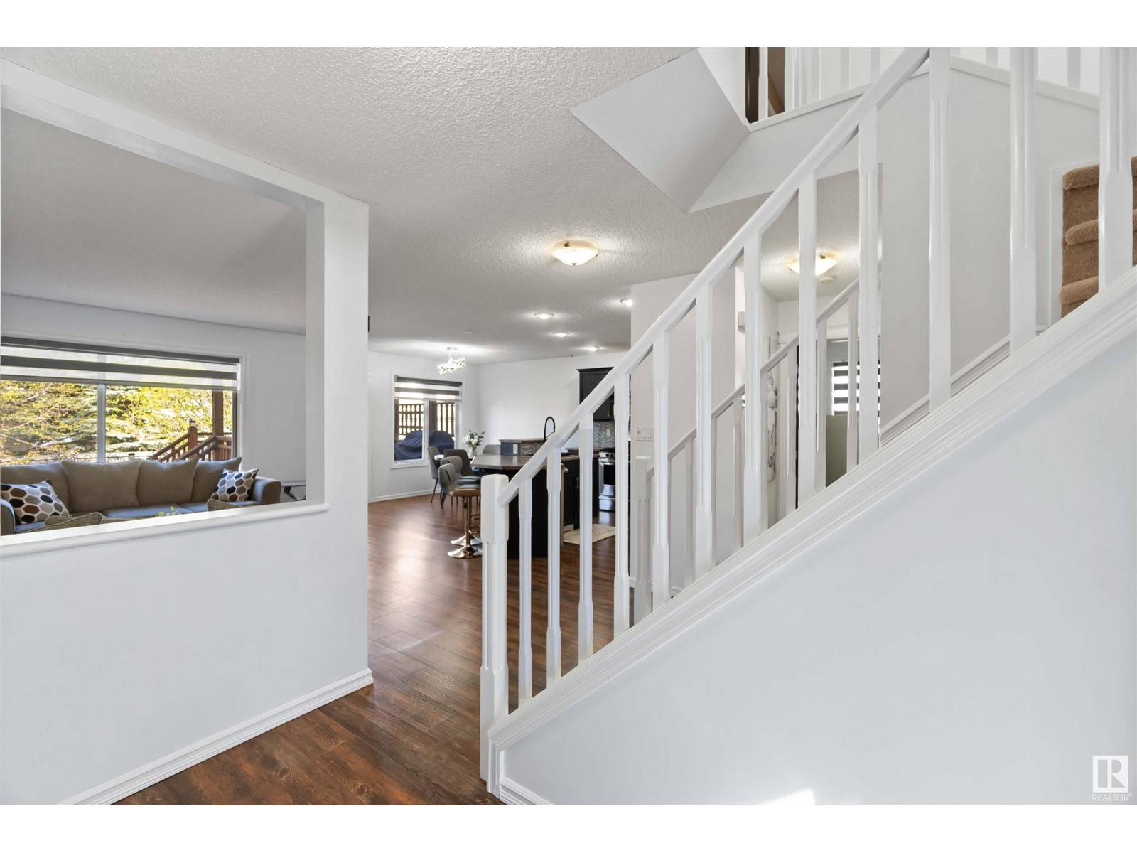 Edmonton, AB T6T1V5,2904 33A ST NW