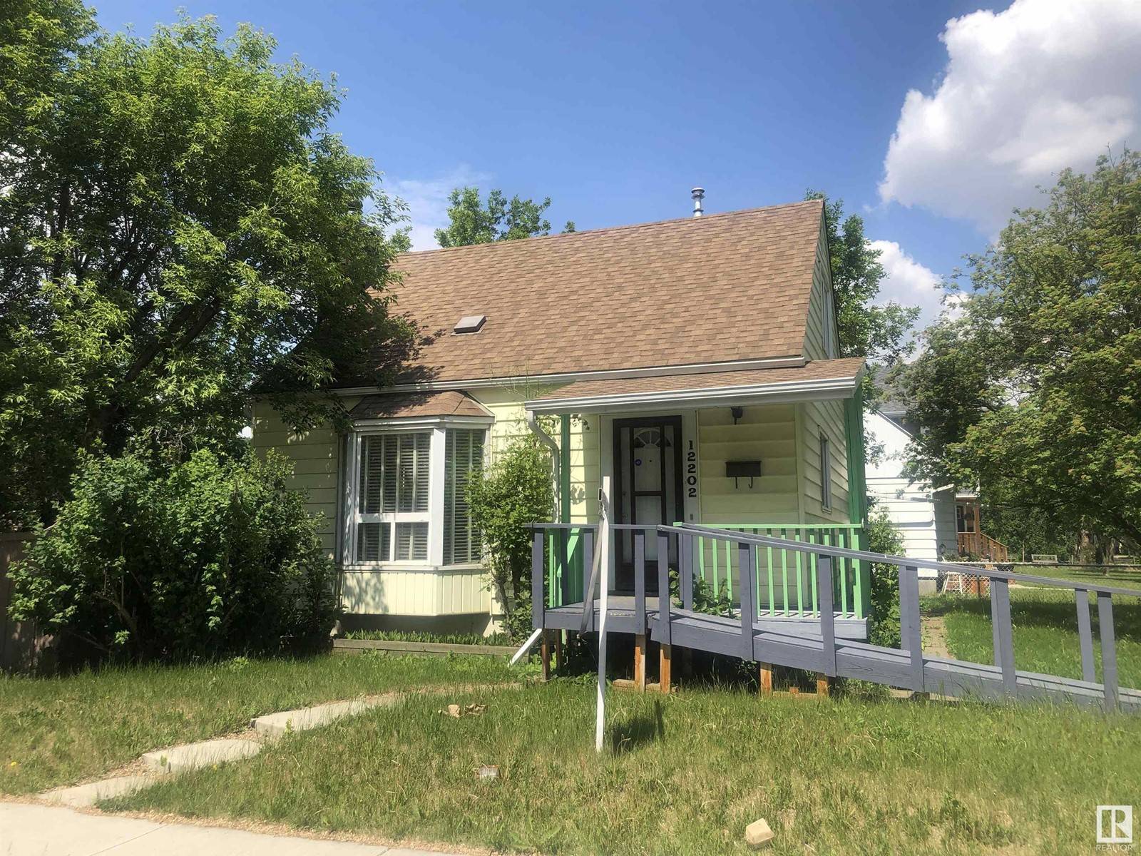 12202 105 ST NW, Edmonton, AB T5G2N8