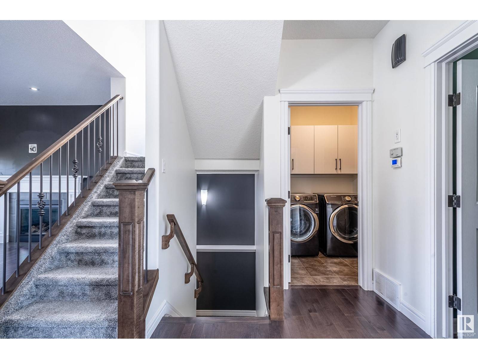 Edmonton, AB T5Y0Z3,17056 43 ST NW