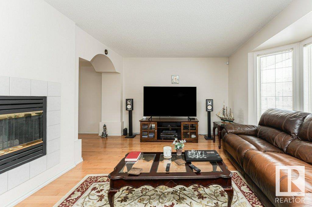 Edmonton, AB T6J6Z1,#124 11115 9 AV NW