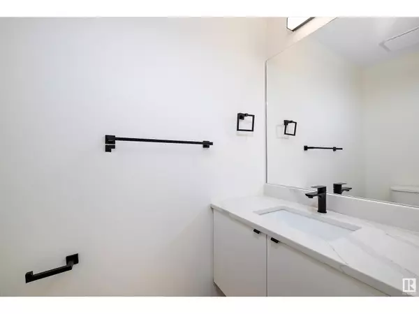Edmonton, AB T5B3T6,11338 89 ST NW
