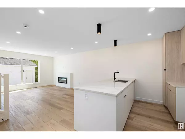 Edmonton, AB T5B4B3,11738 91 ST NW