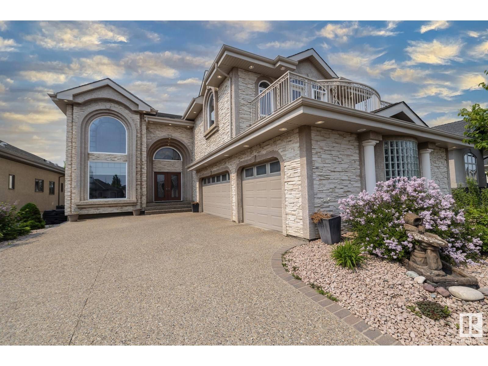 2423 Tegler GR NW, Edmonton, AB T6R3K2