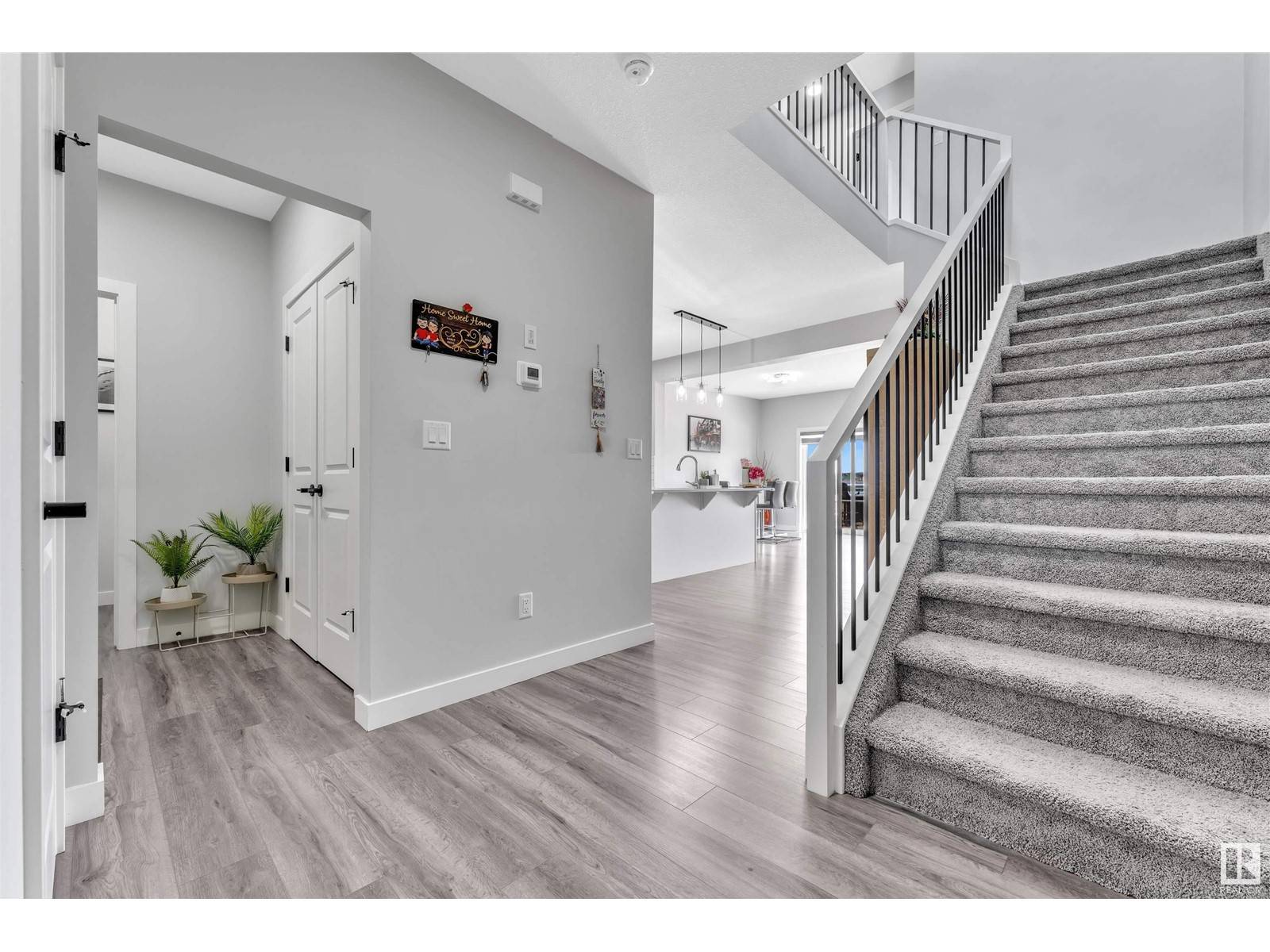 Edmonton, AB T6X2Z5,9417 PEAR CR SW